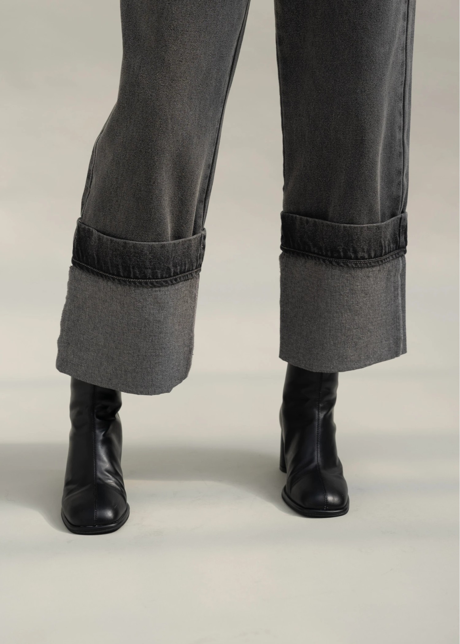 center seam round toe boots