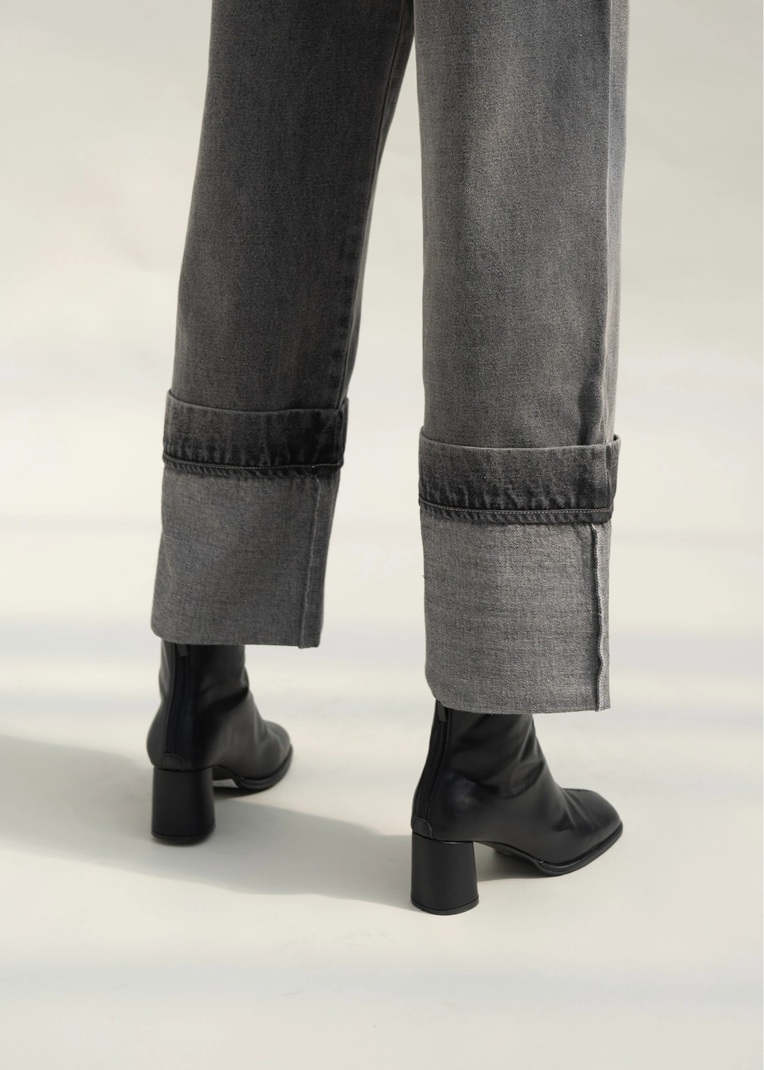 center seam round toe boots