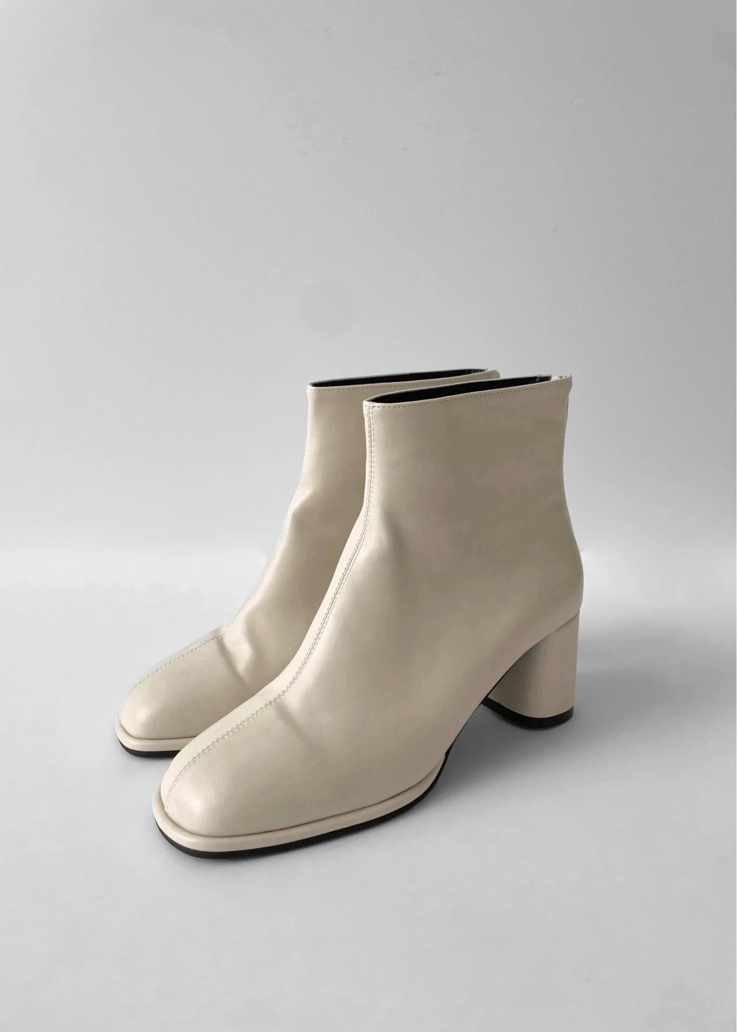 center seam round toe boots