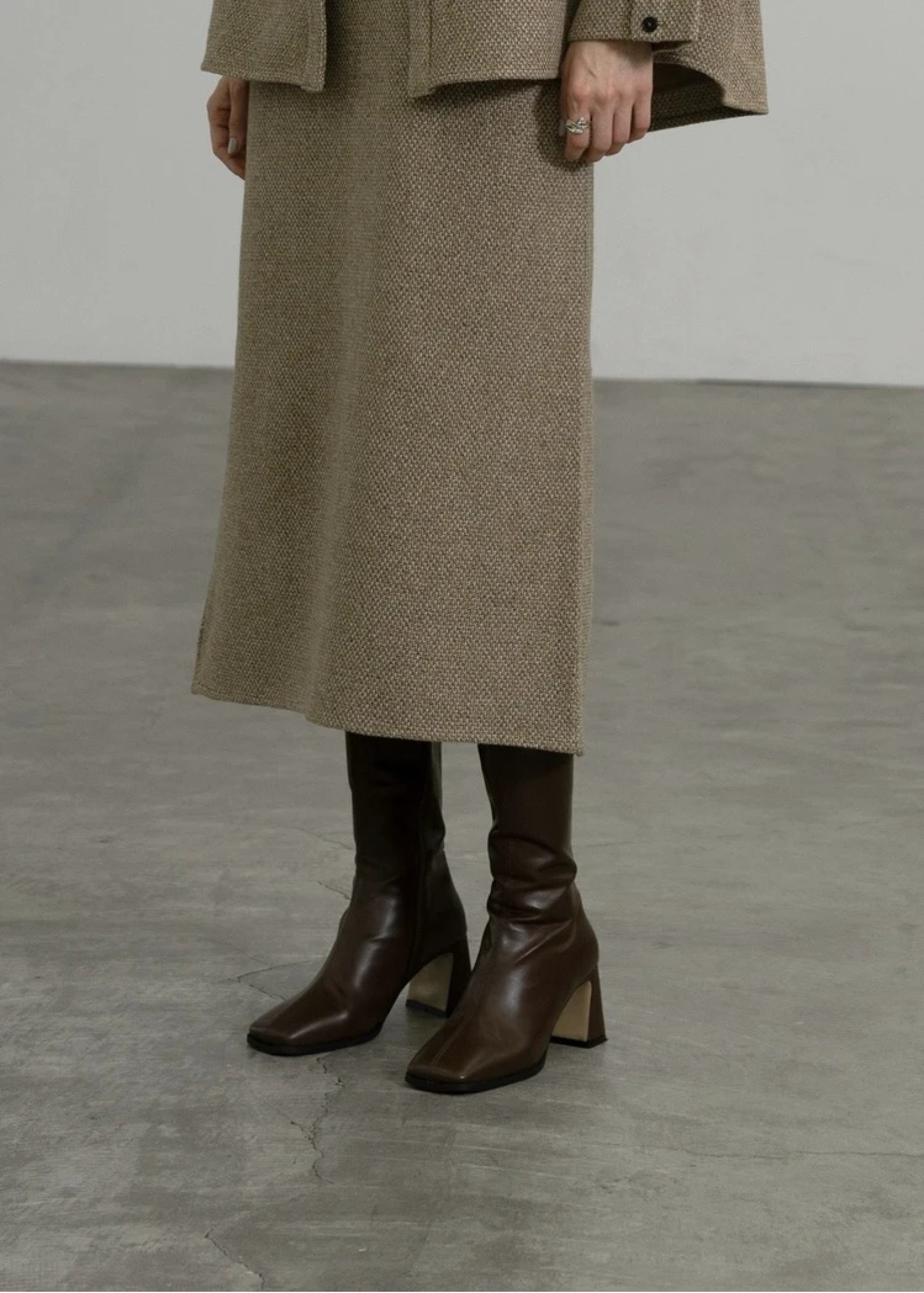 trapezoid heel basic long boots