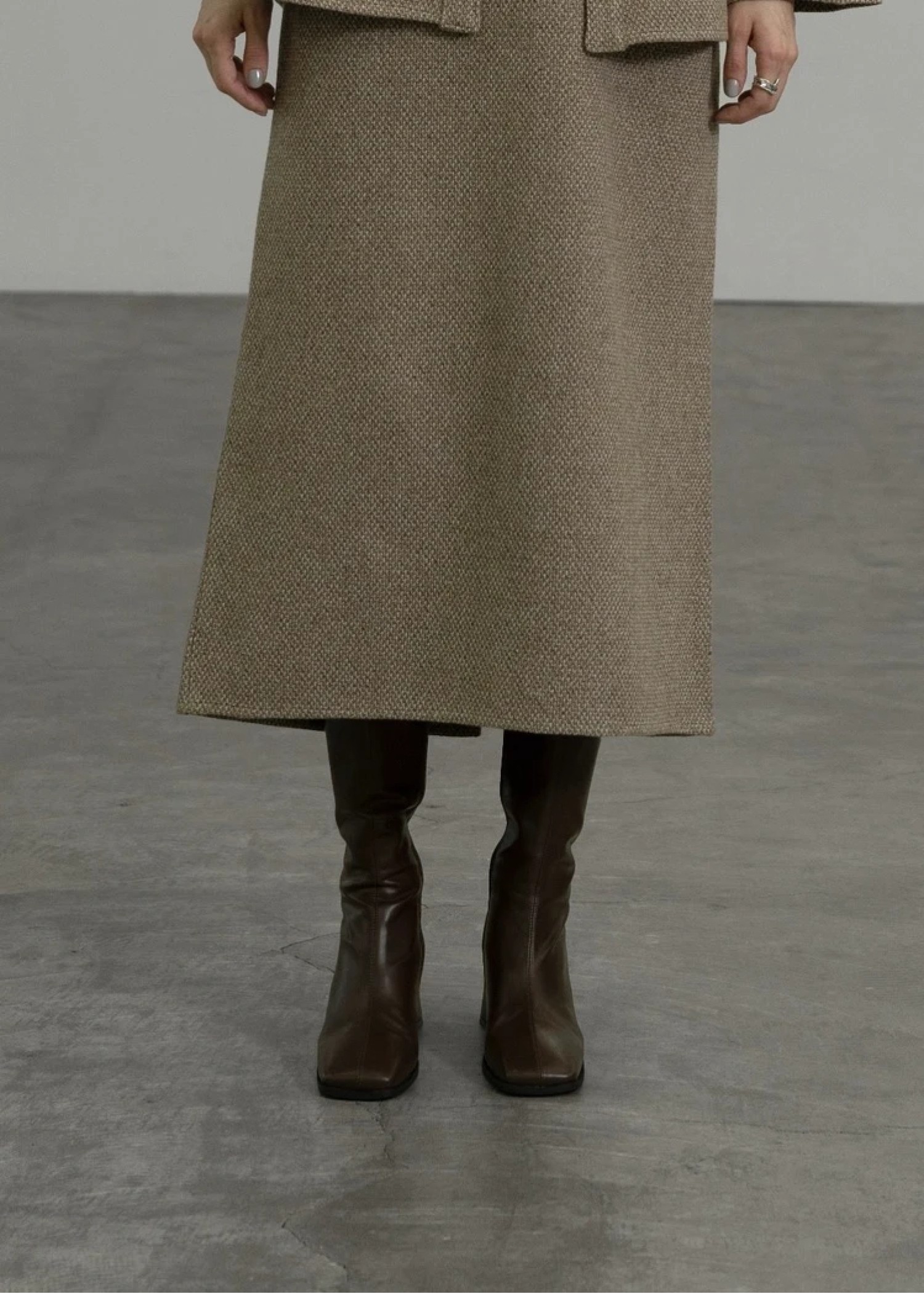 trapezoid heel basic long boots