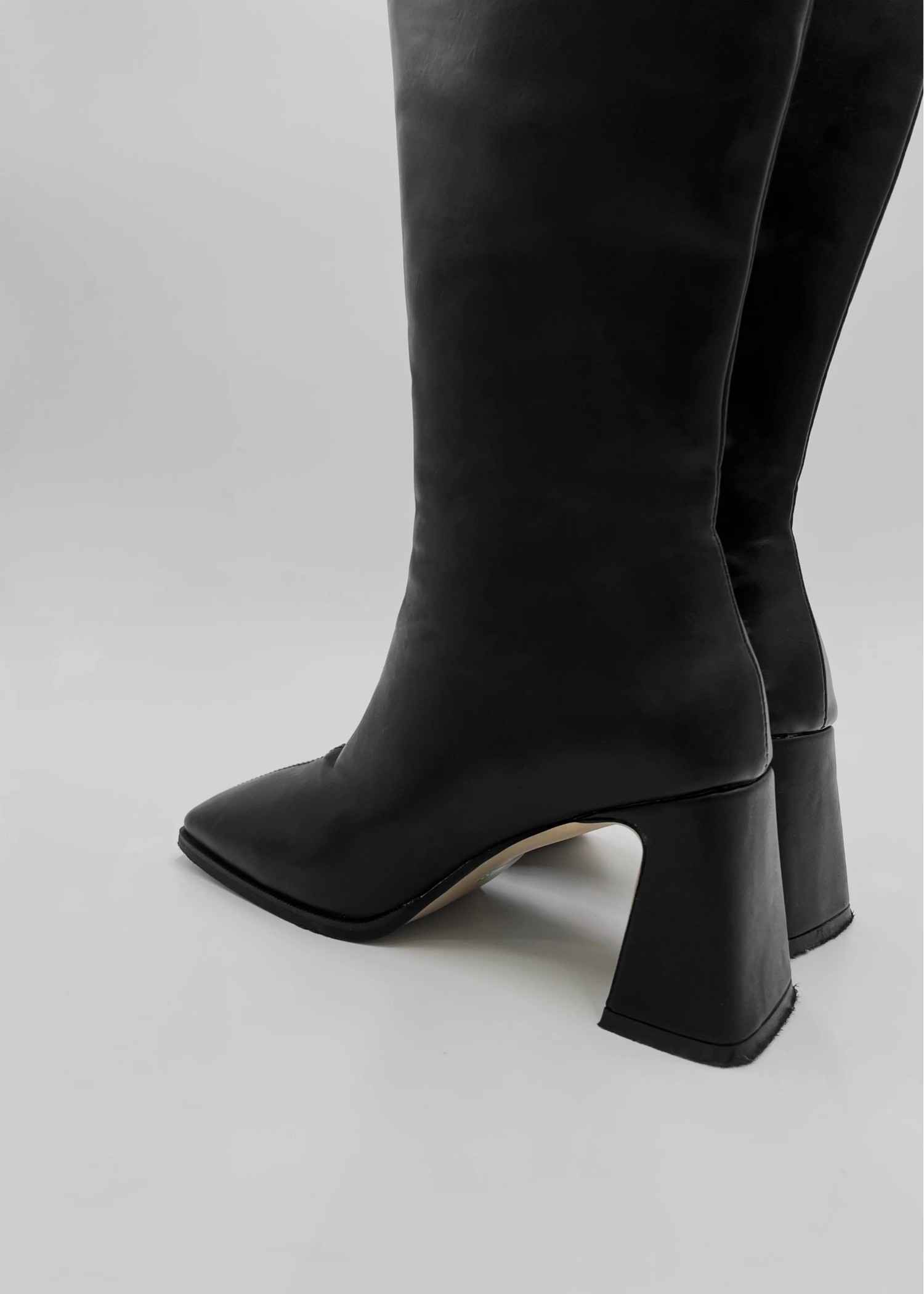 trapezoid heel basic long boots