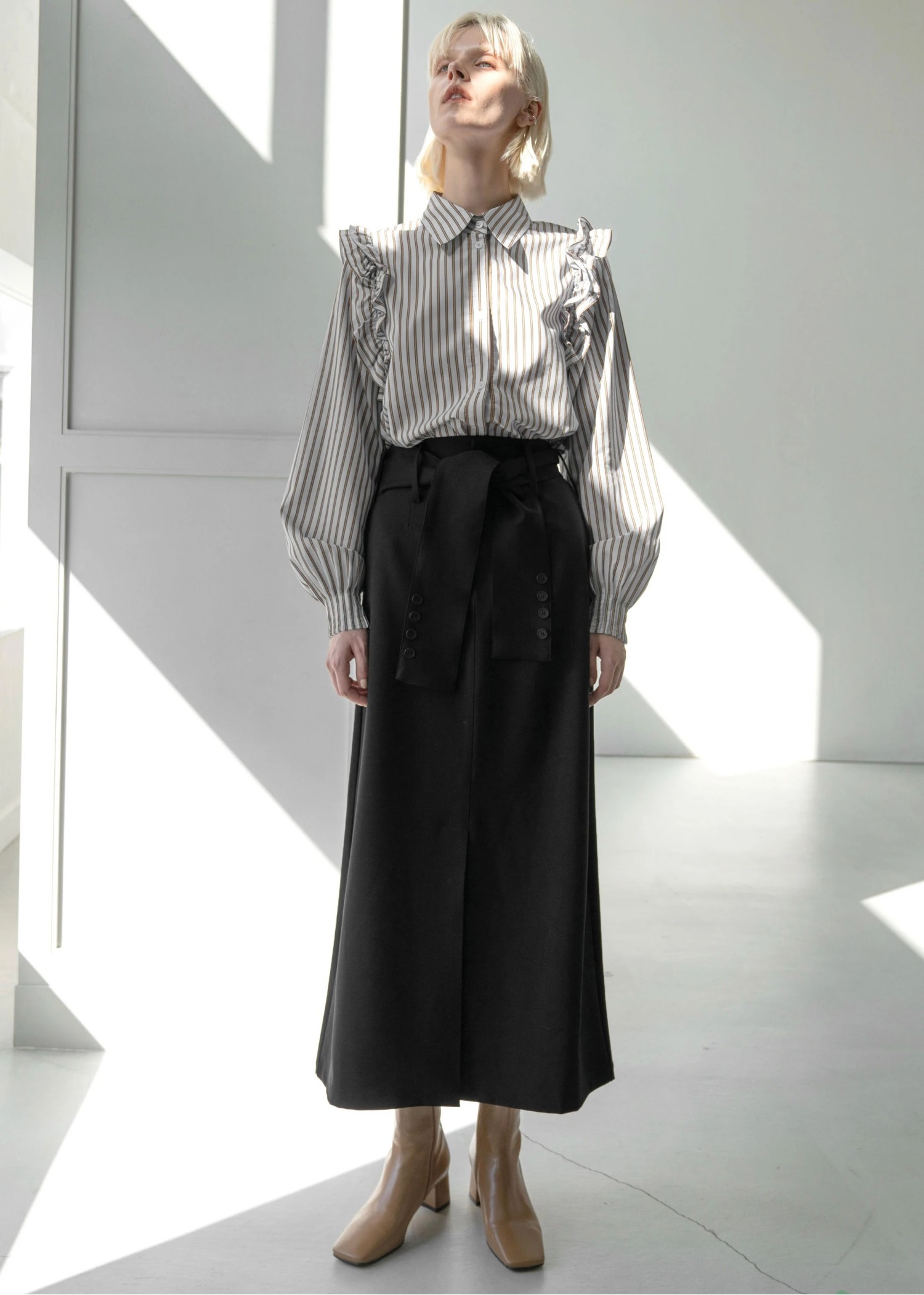 button detail belted front slit SK