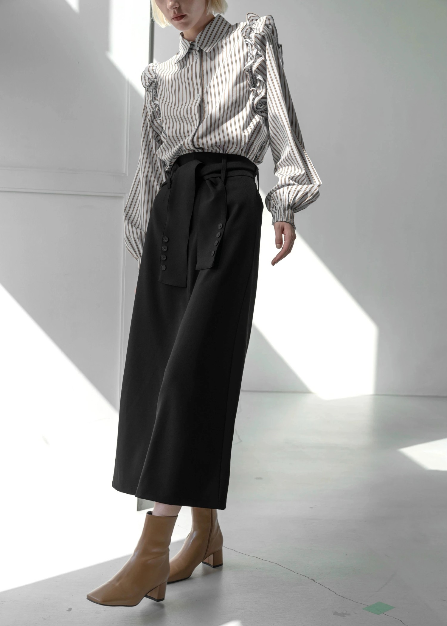 button detail belted front slit SK