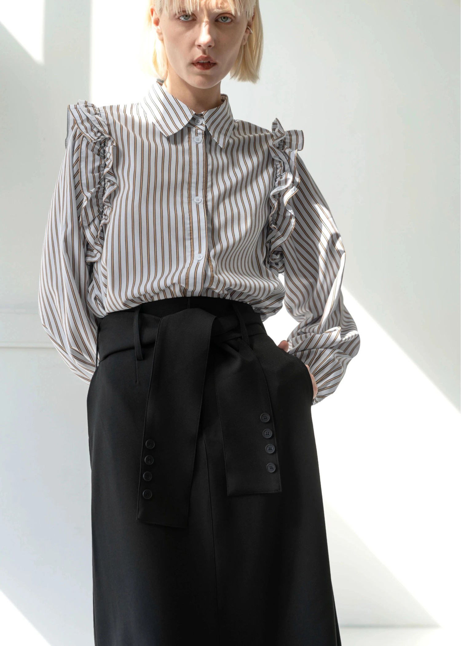 button detail belted front slit SK