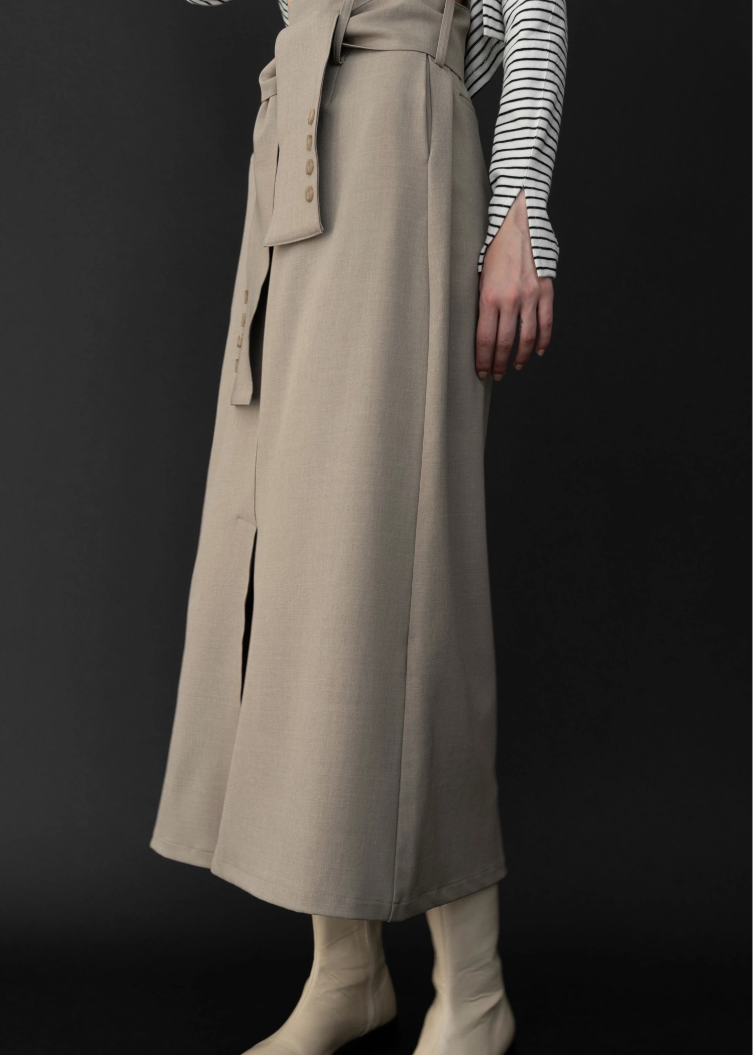 button detail belted front slit SK