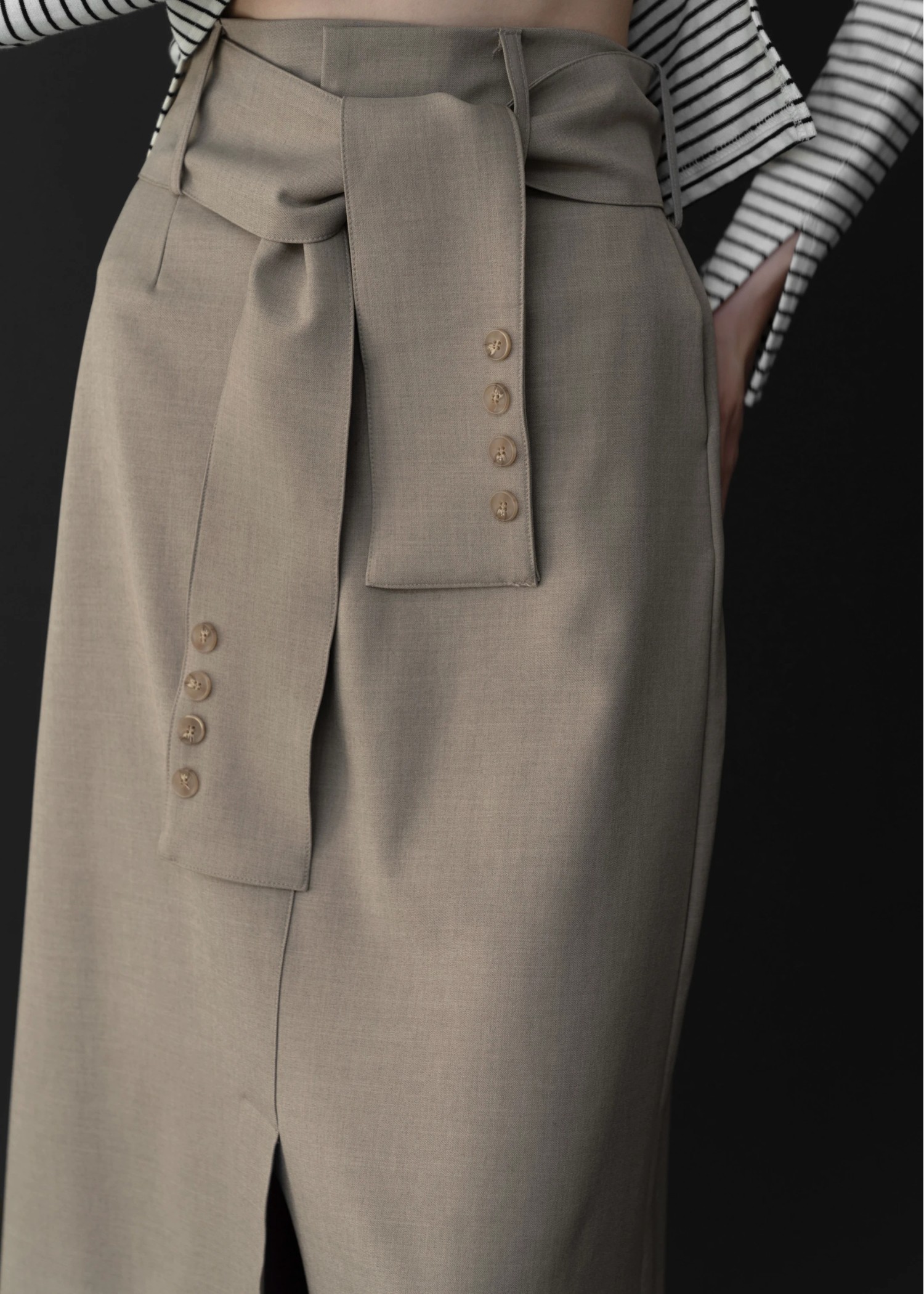 button detail belted front slit SK