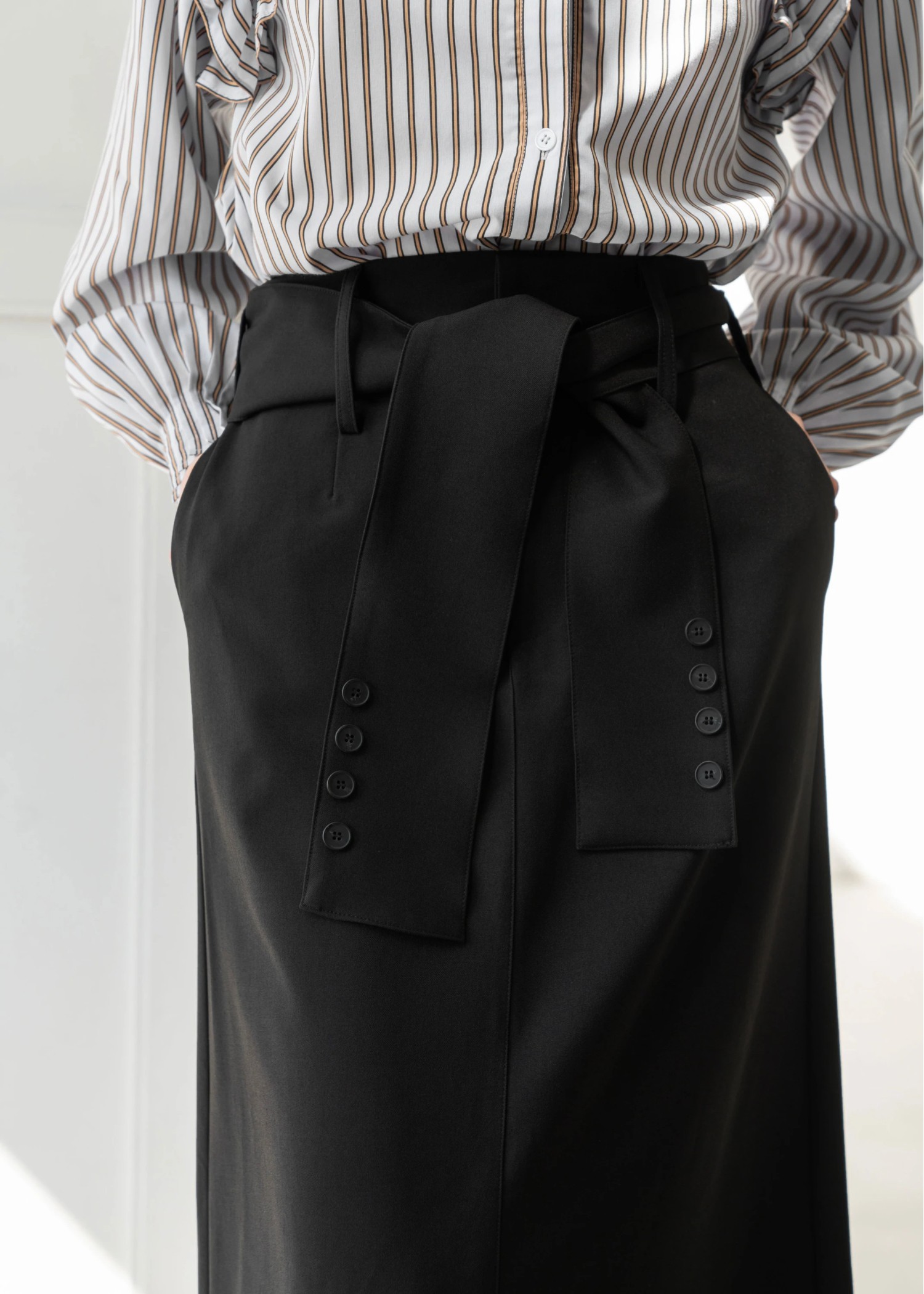 button detail belted front slit SK