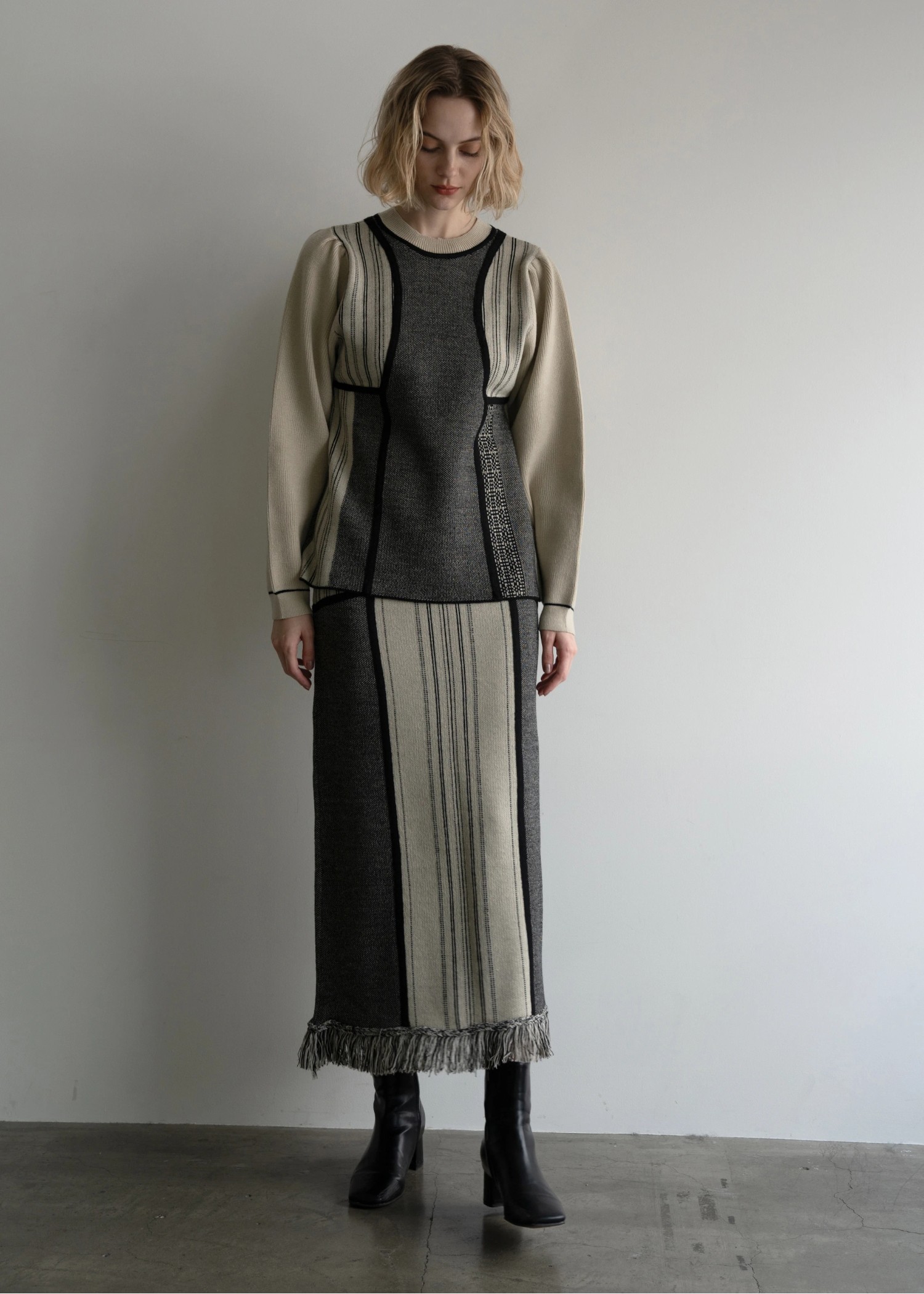 undulate placement jacquard pencil knit SK