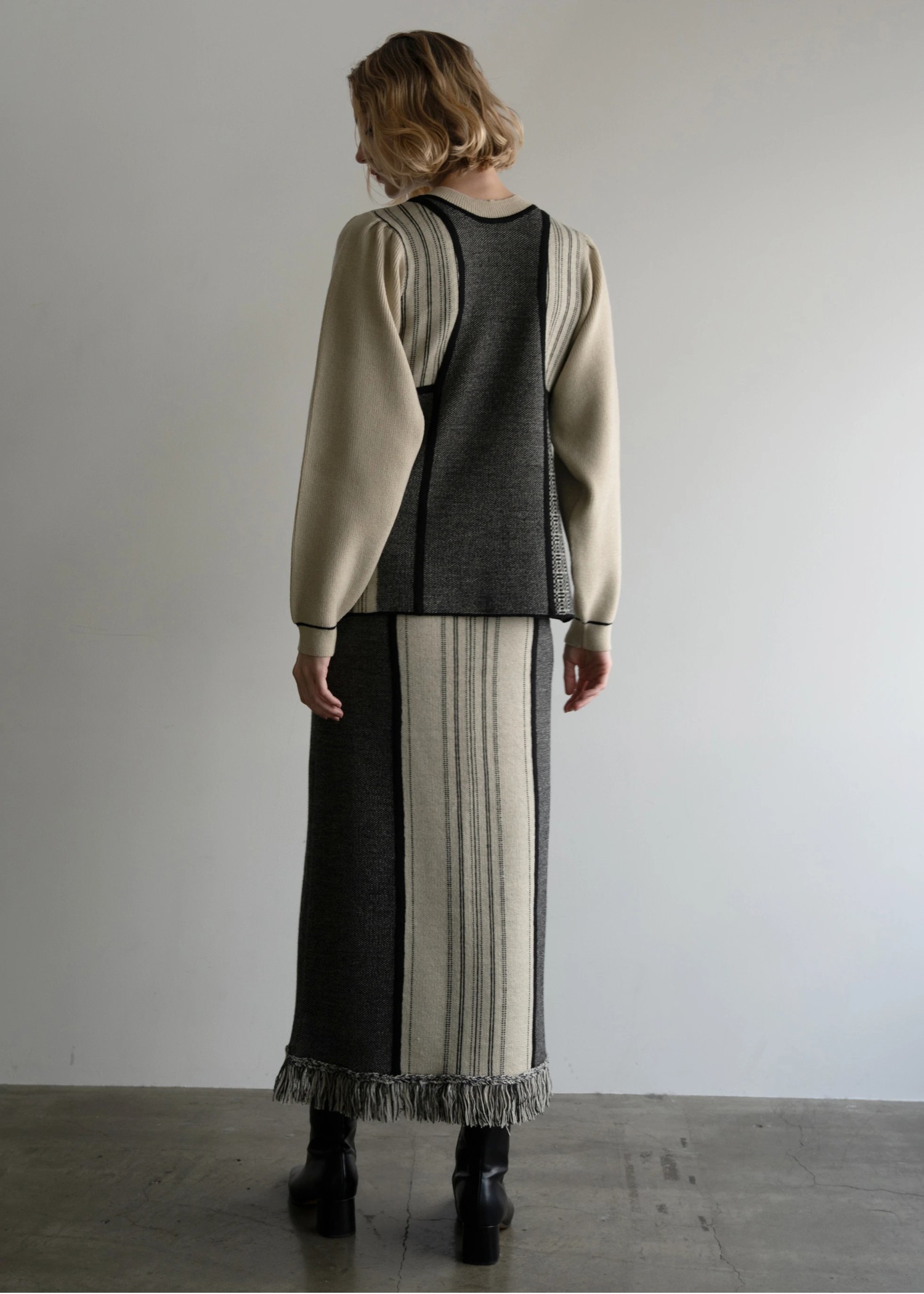 undulate placement jacquard pencil knit SK