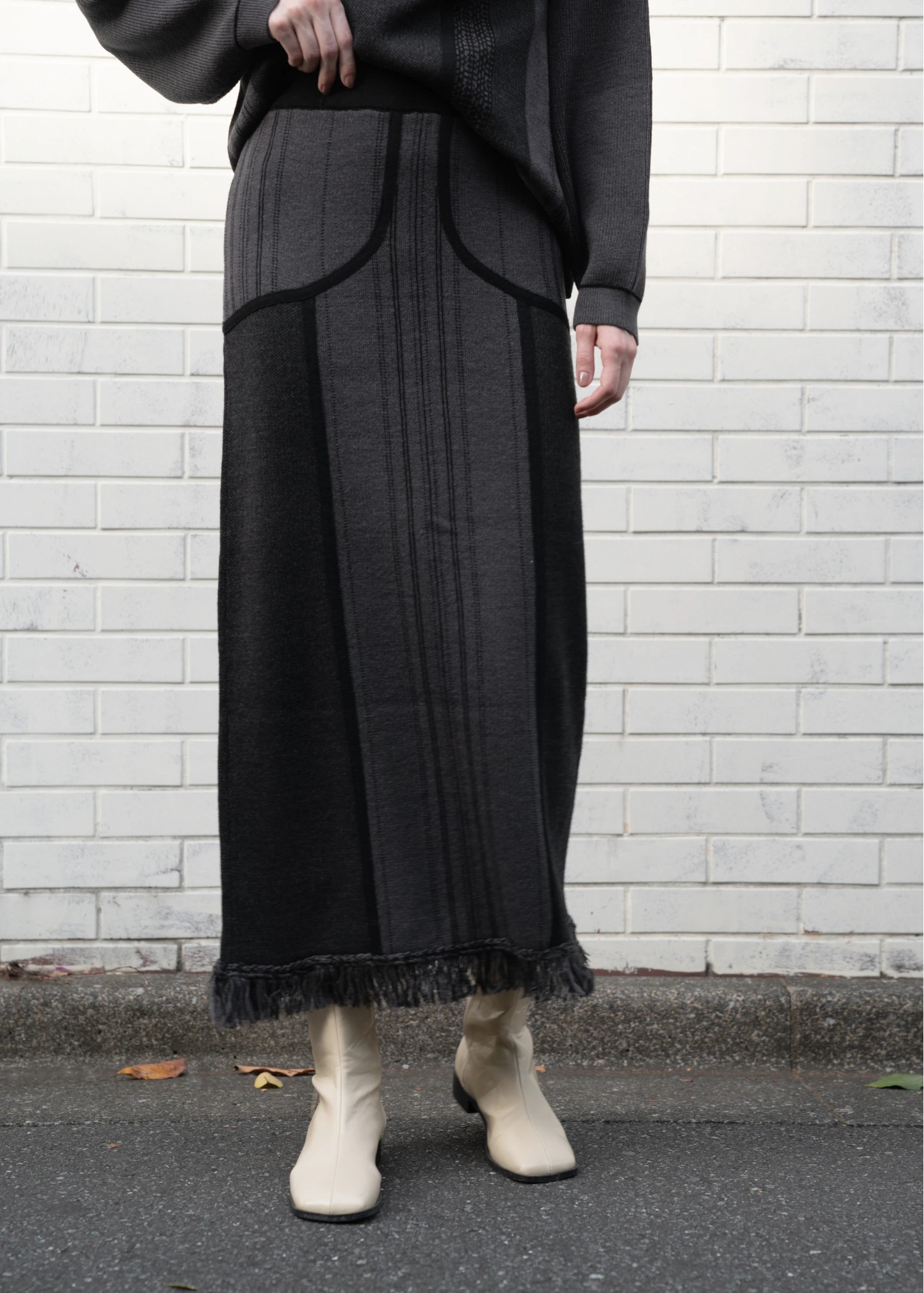 undulate placement jacquard pencil knit SK