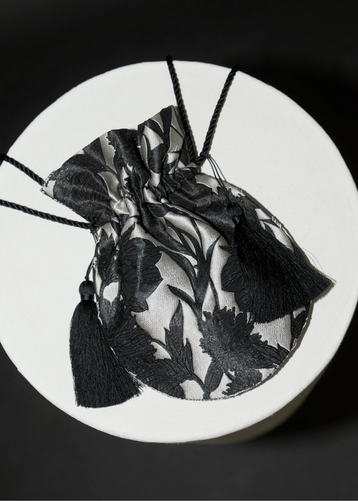 drawstring monotone jacquard bag