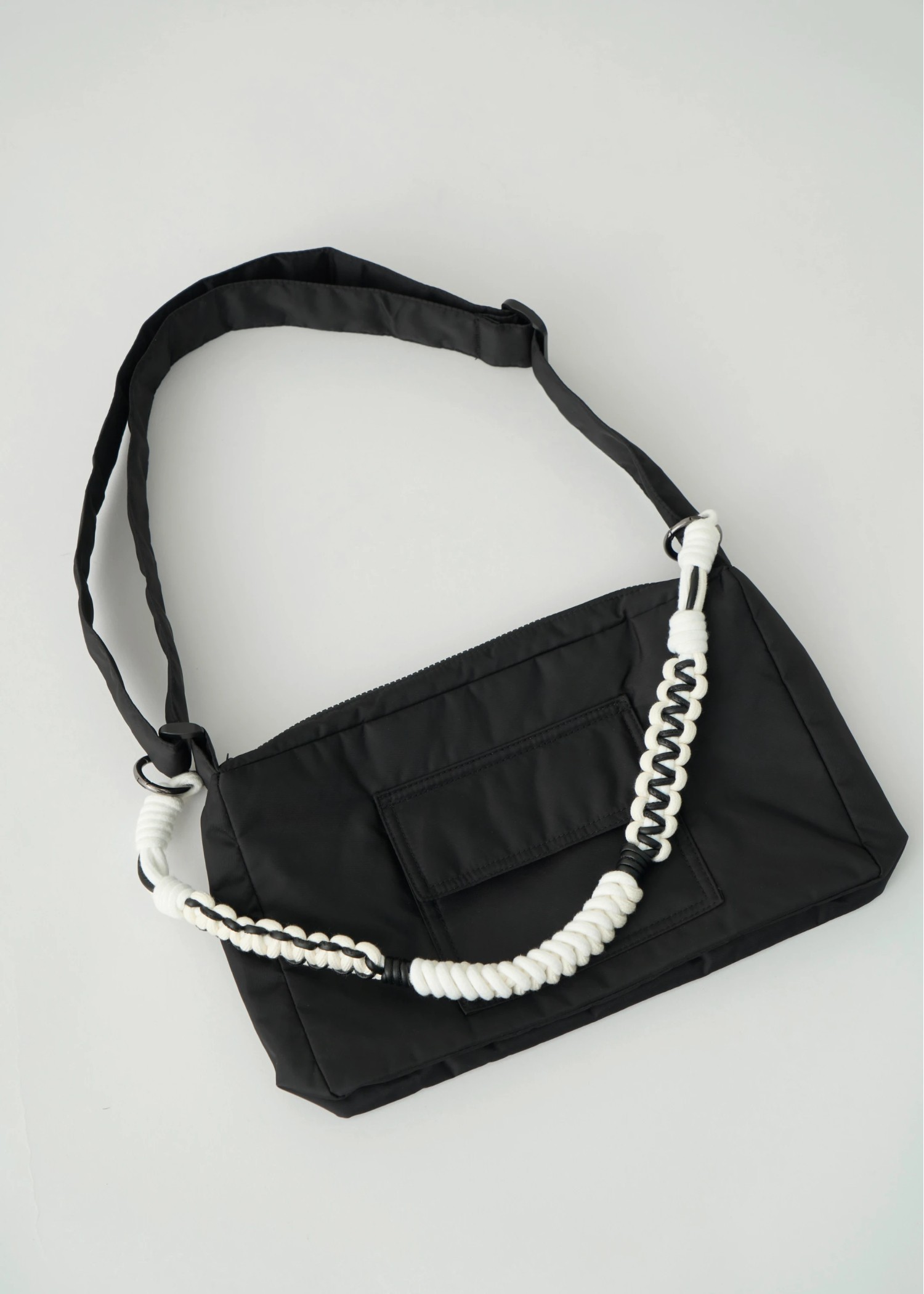 out pocket big shoulder bag