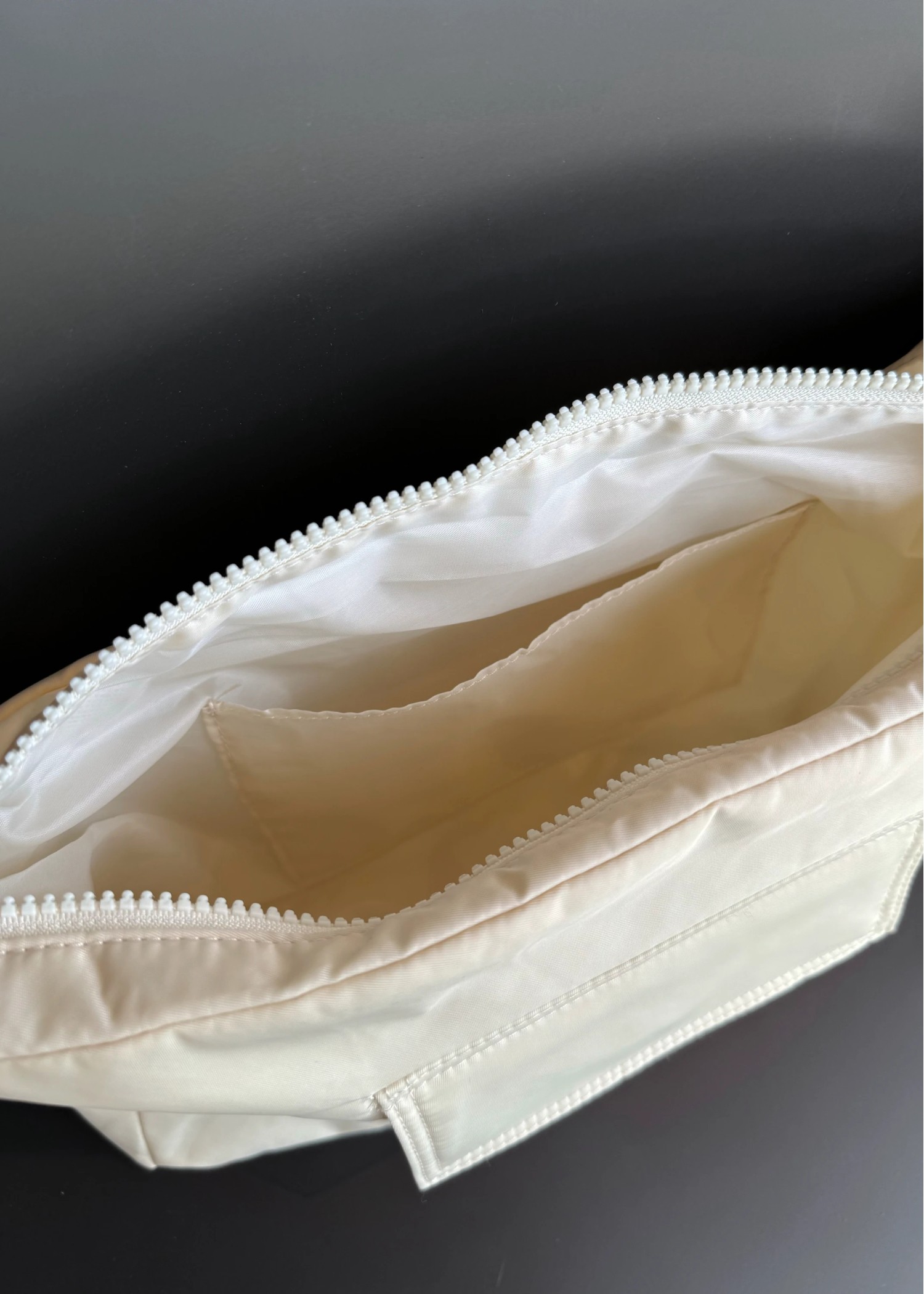 out pocket big shoulder bag