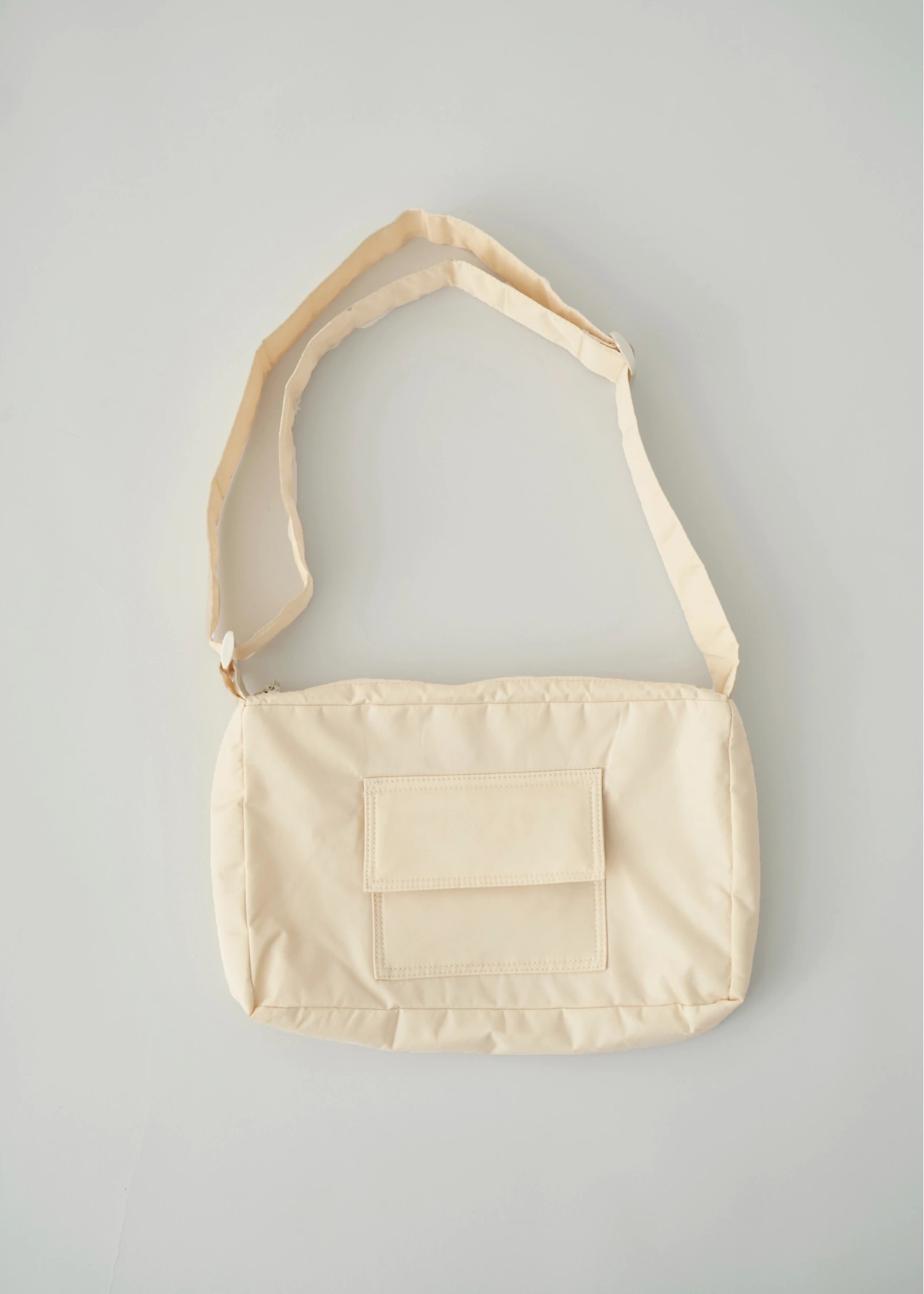 out pocket big shoulder bag