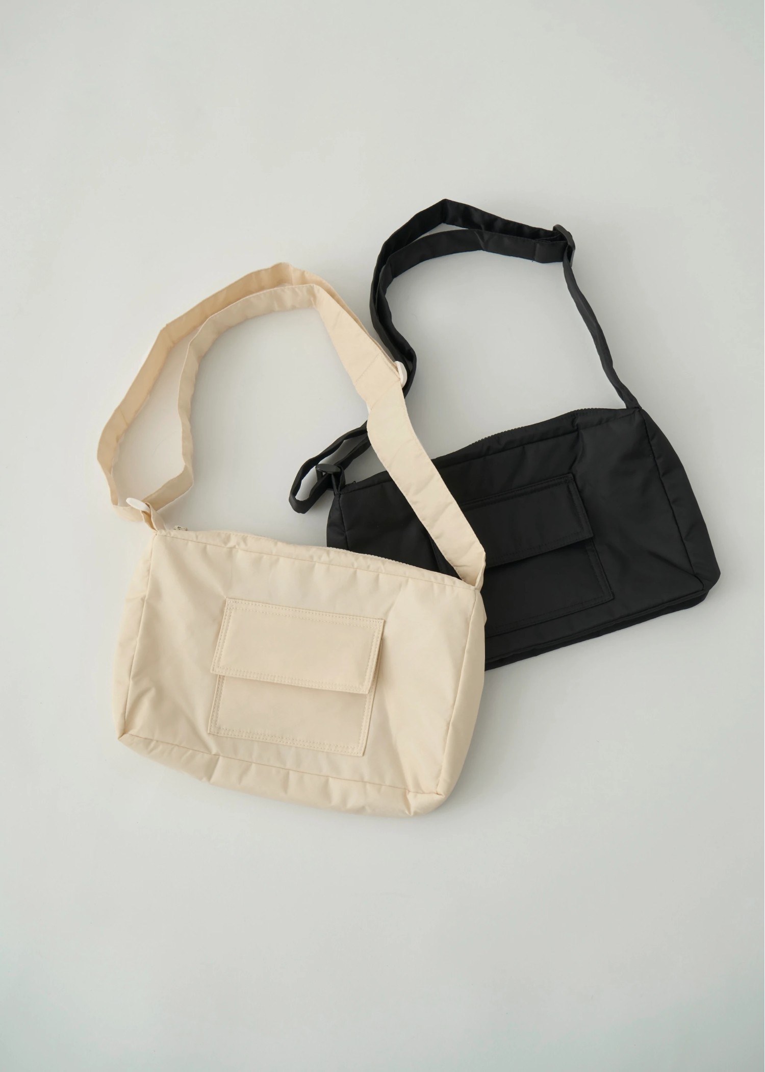 out pocket big shoulder bag