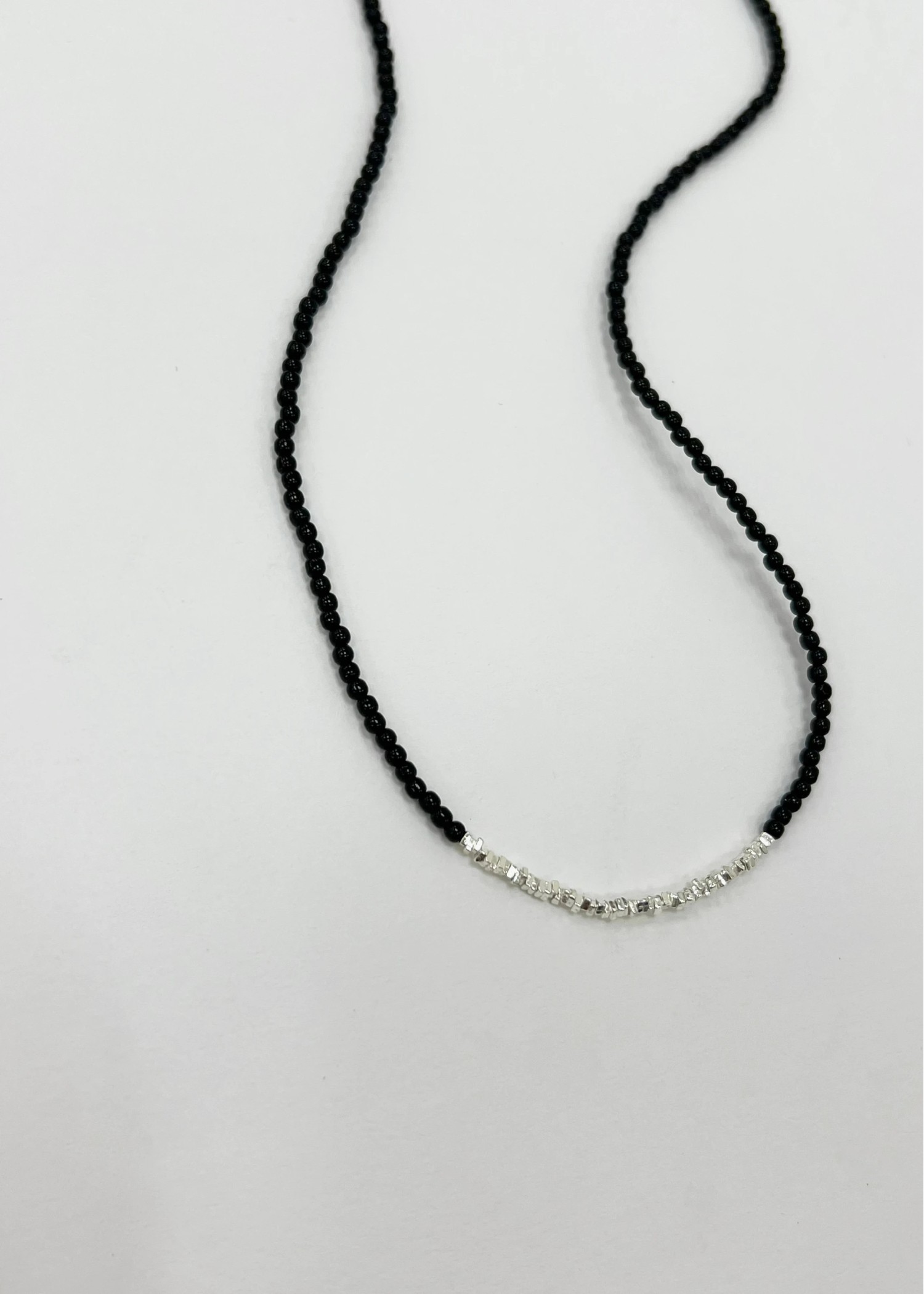 beads short necklace