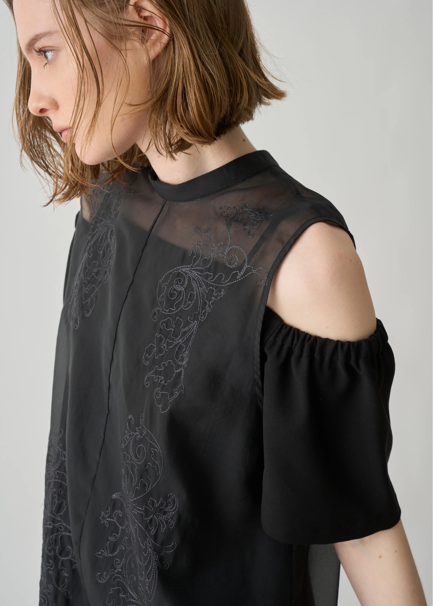 embroidery flower sheer no sleeve OP