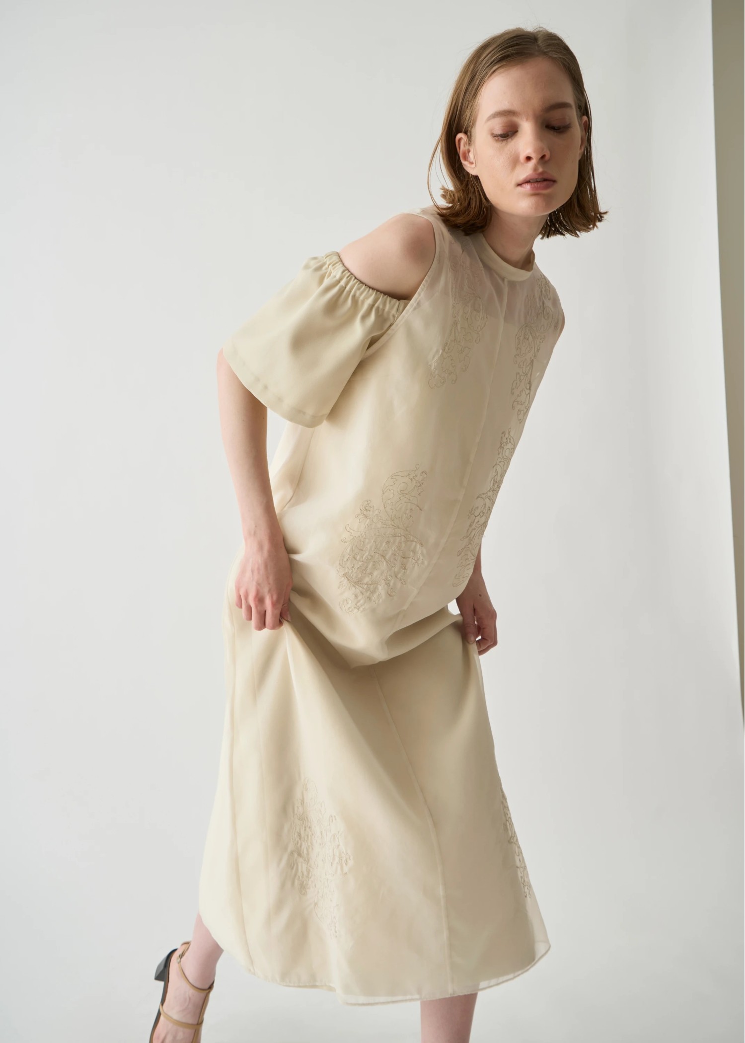 embroidery flower sheer no sleeve OP