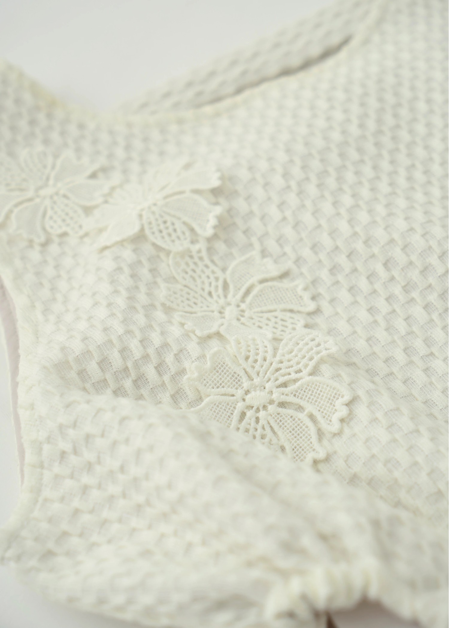 side drawstring open flower motif lace OP