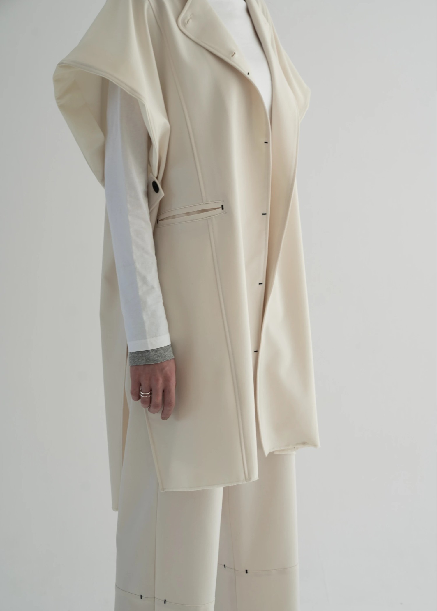 hem cut off panel wide gilet