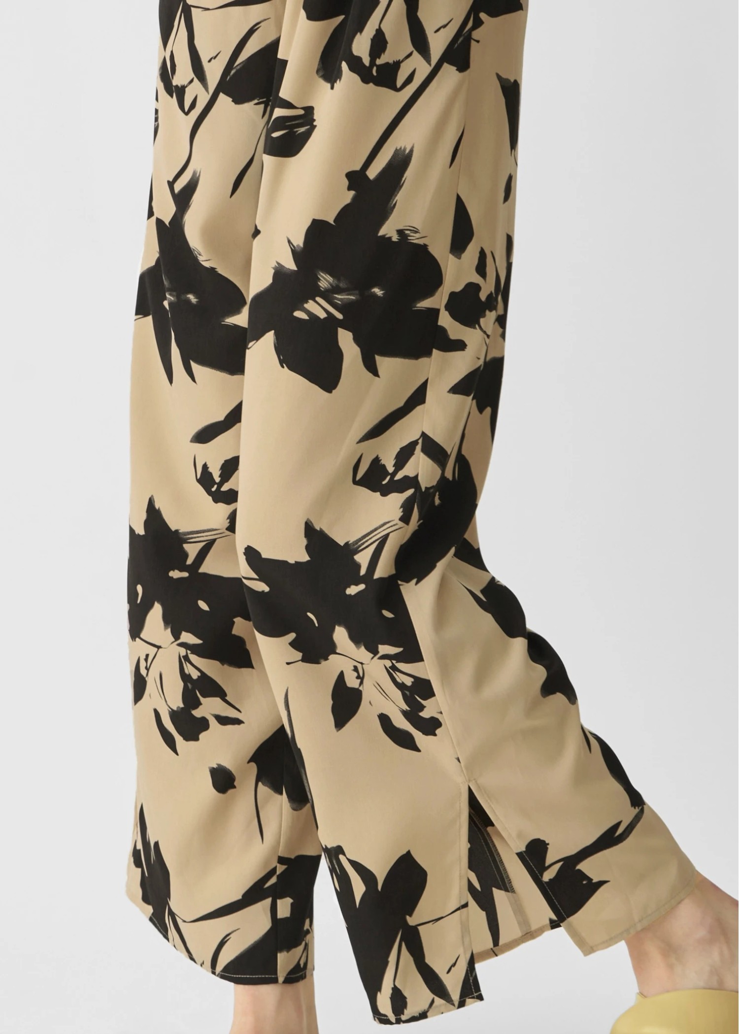 big flower side slit flare PT