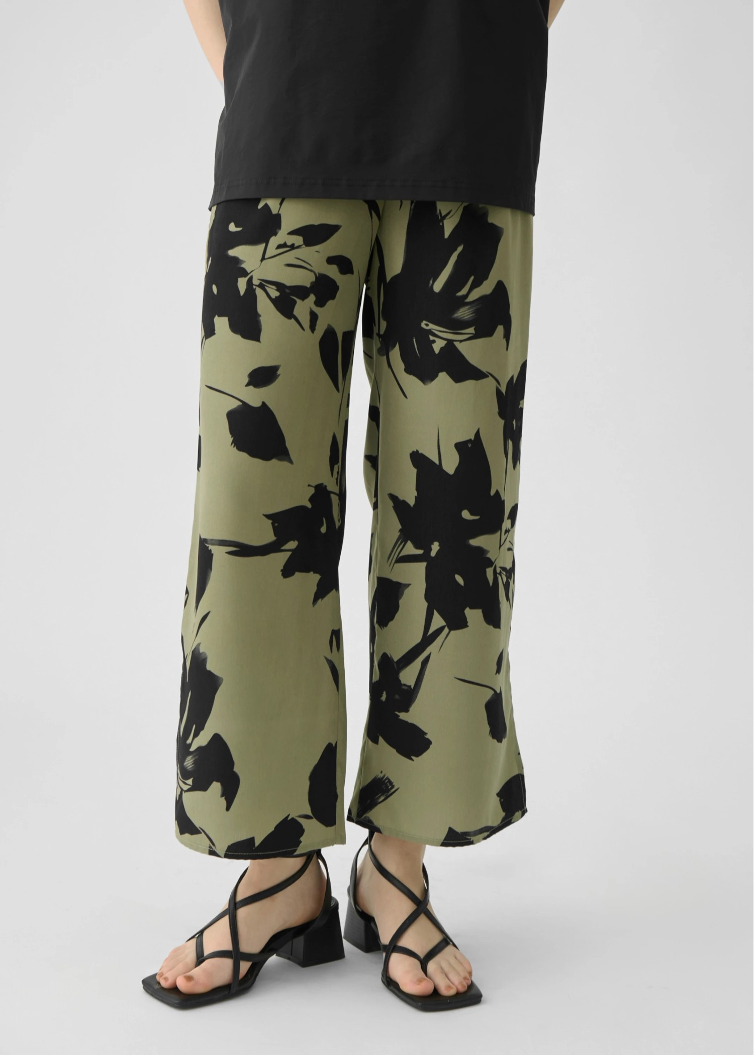 big flower side slit flare PT