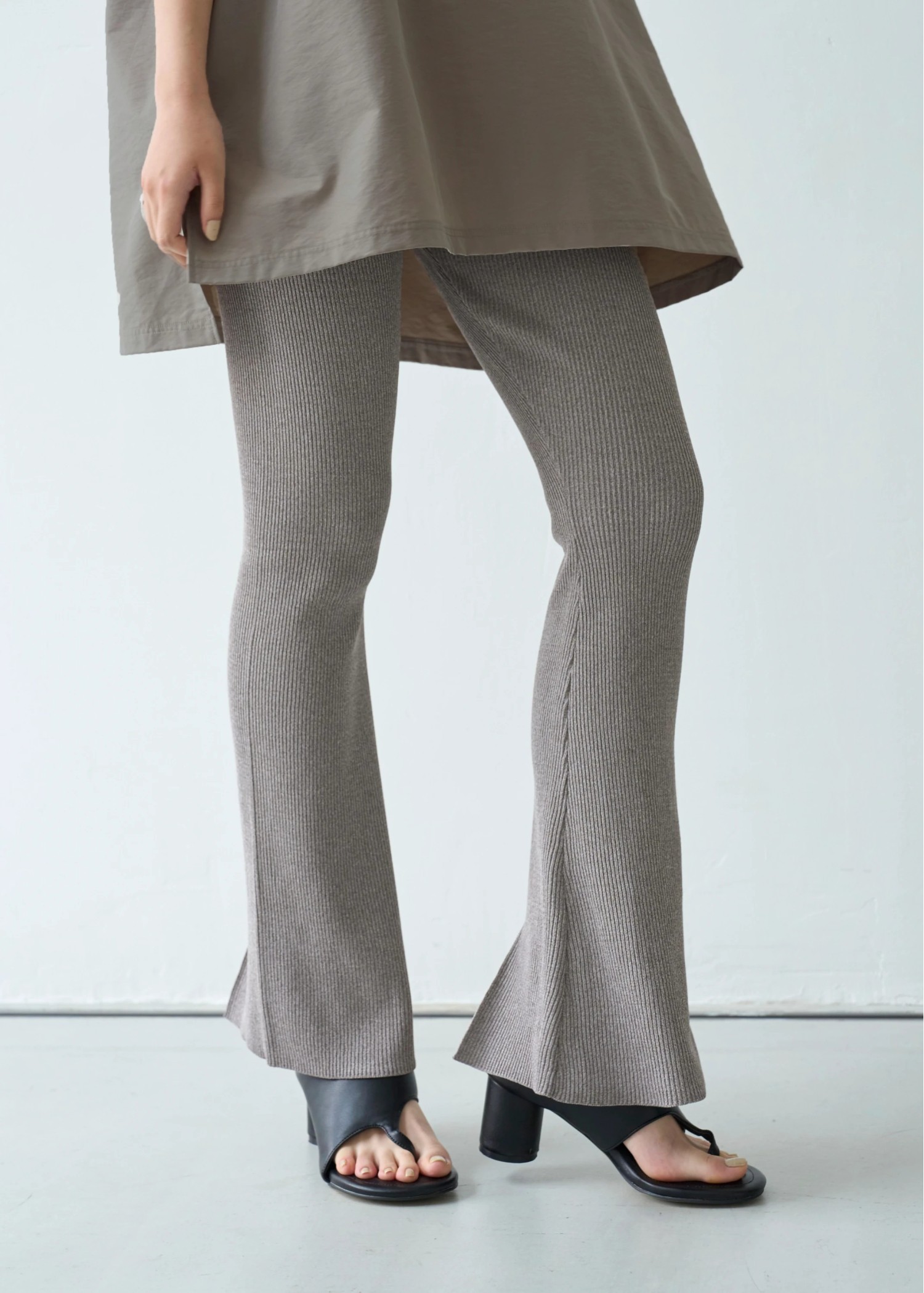 back center slit rib knit PT