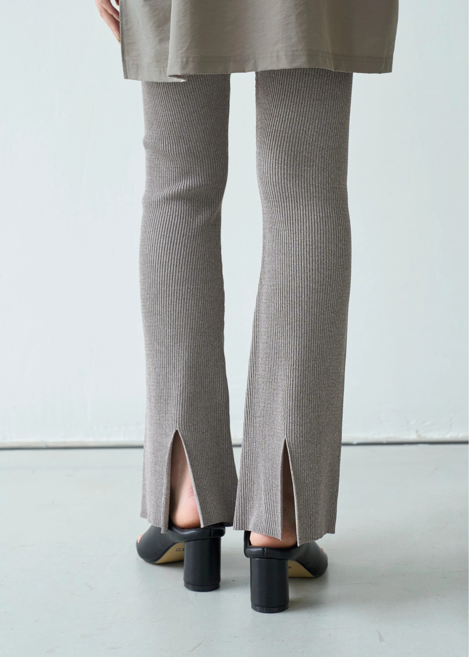 back center slit rib knit PT