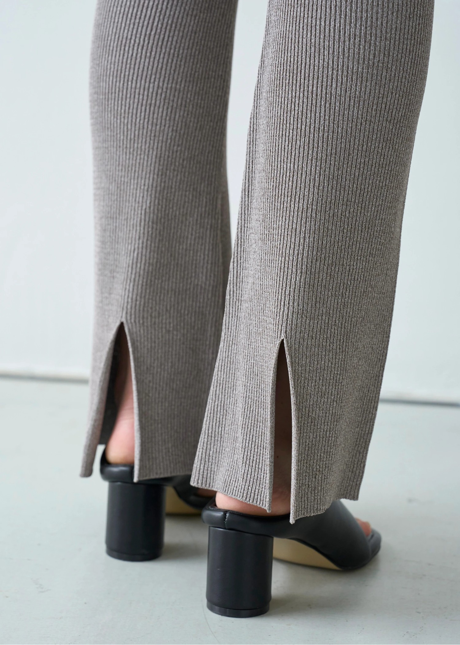 back center slit rib knit PT