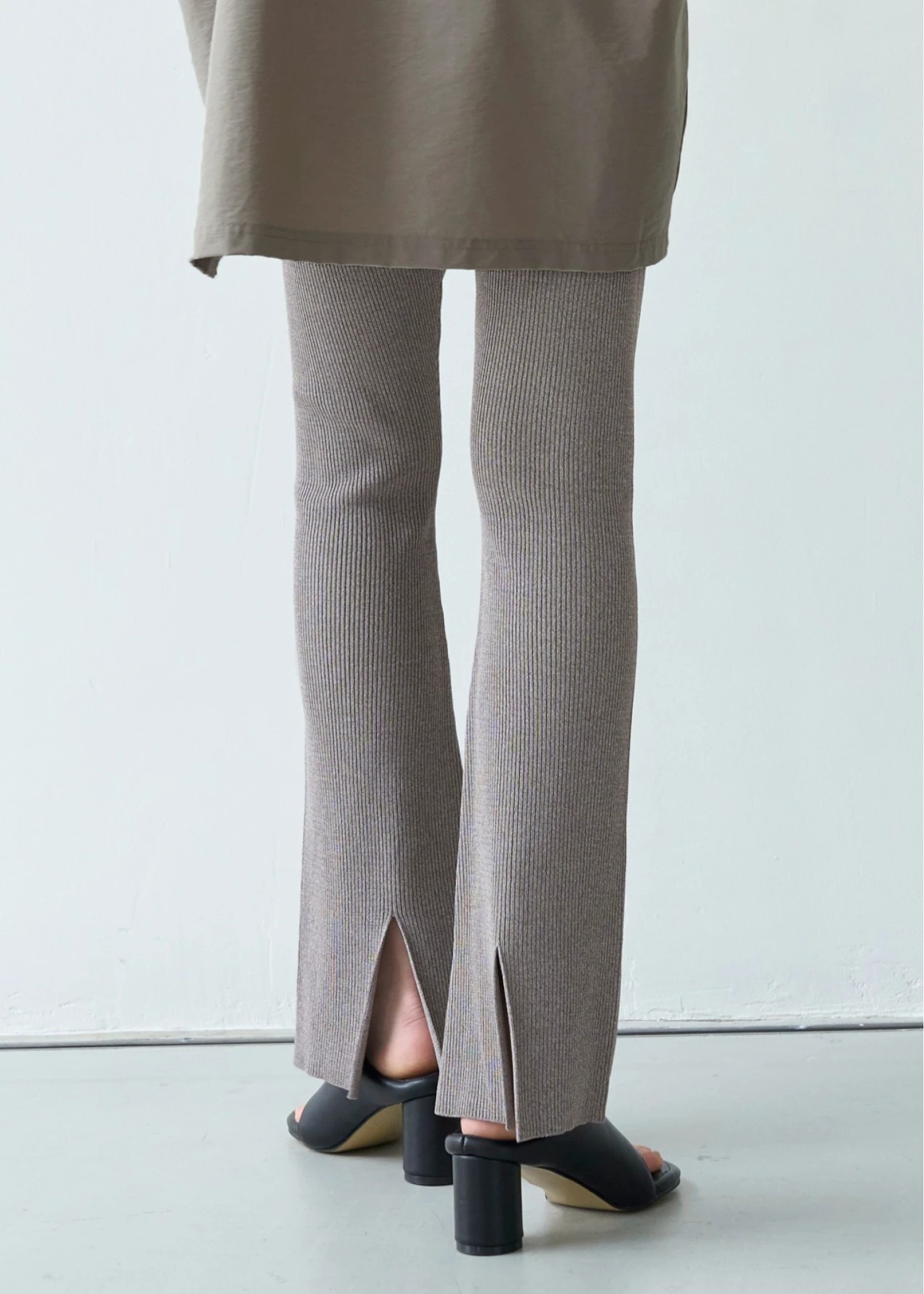 back center slit rib knit PT