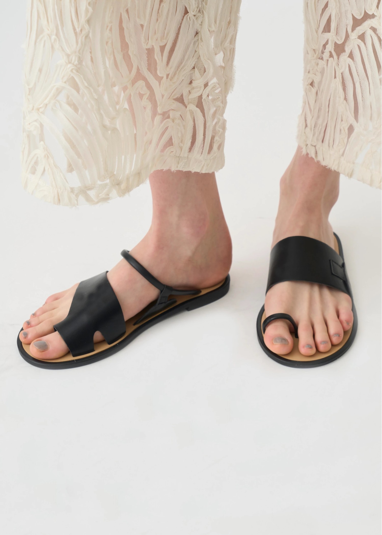 asymmetry band design sandal