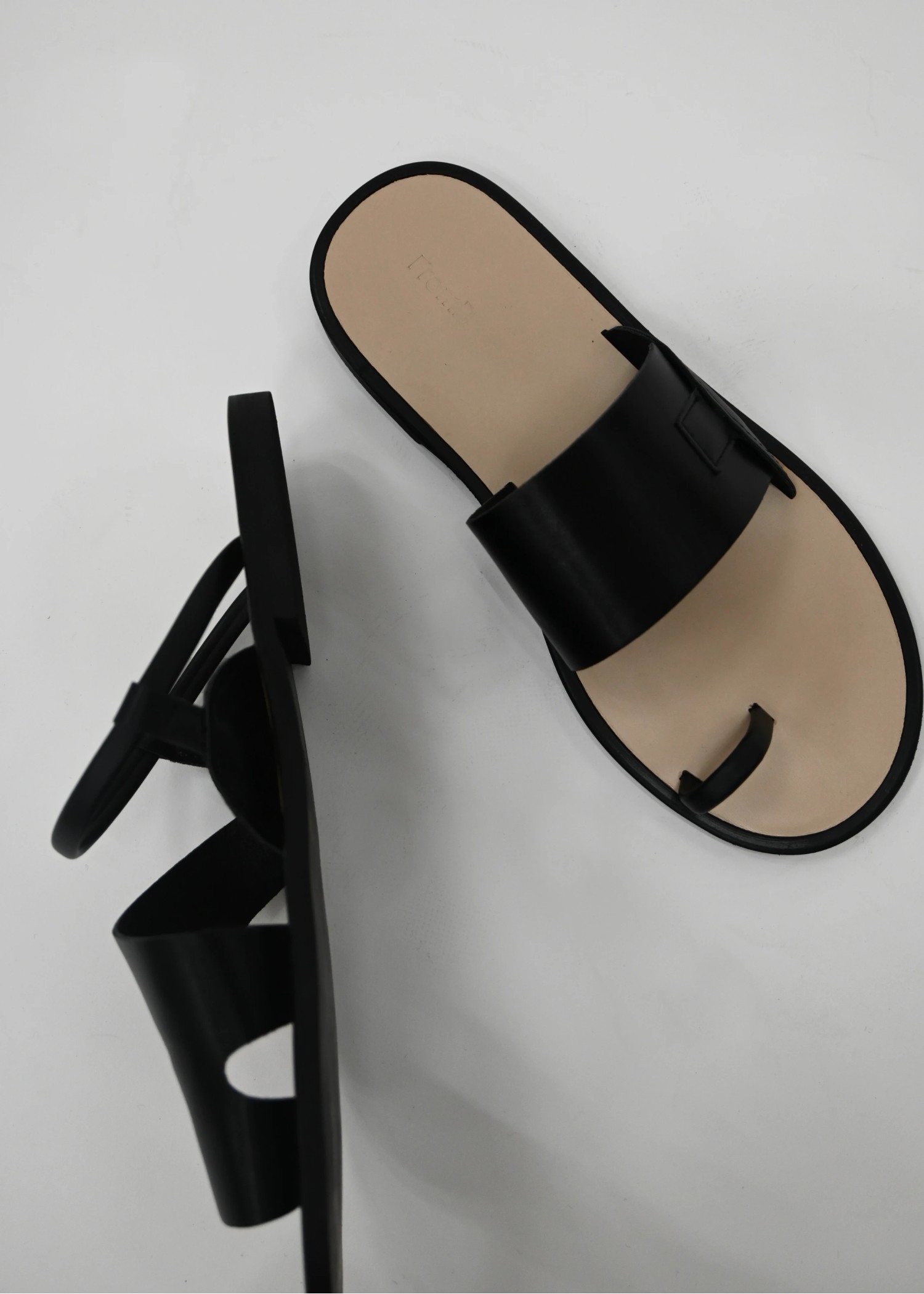 asymmetry band design sandal