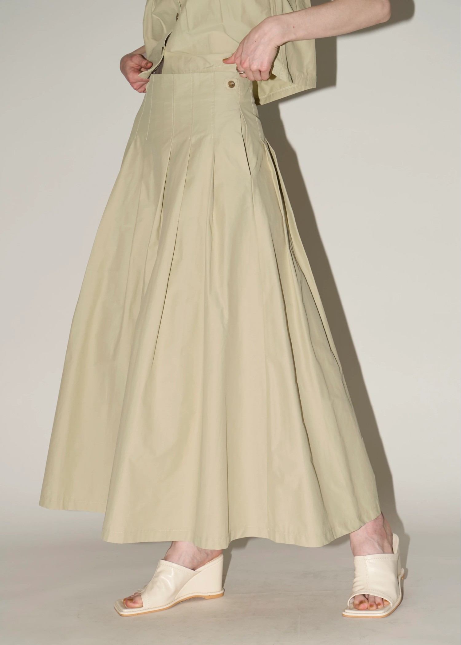 side button radially pleats SK