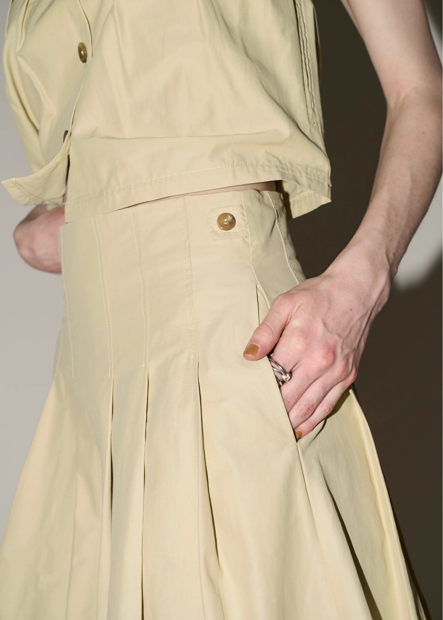 side button radially pleats SK