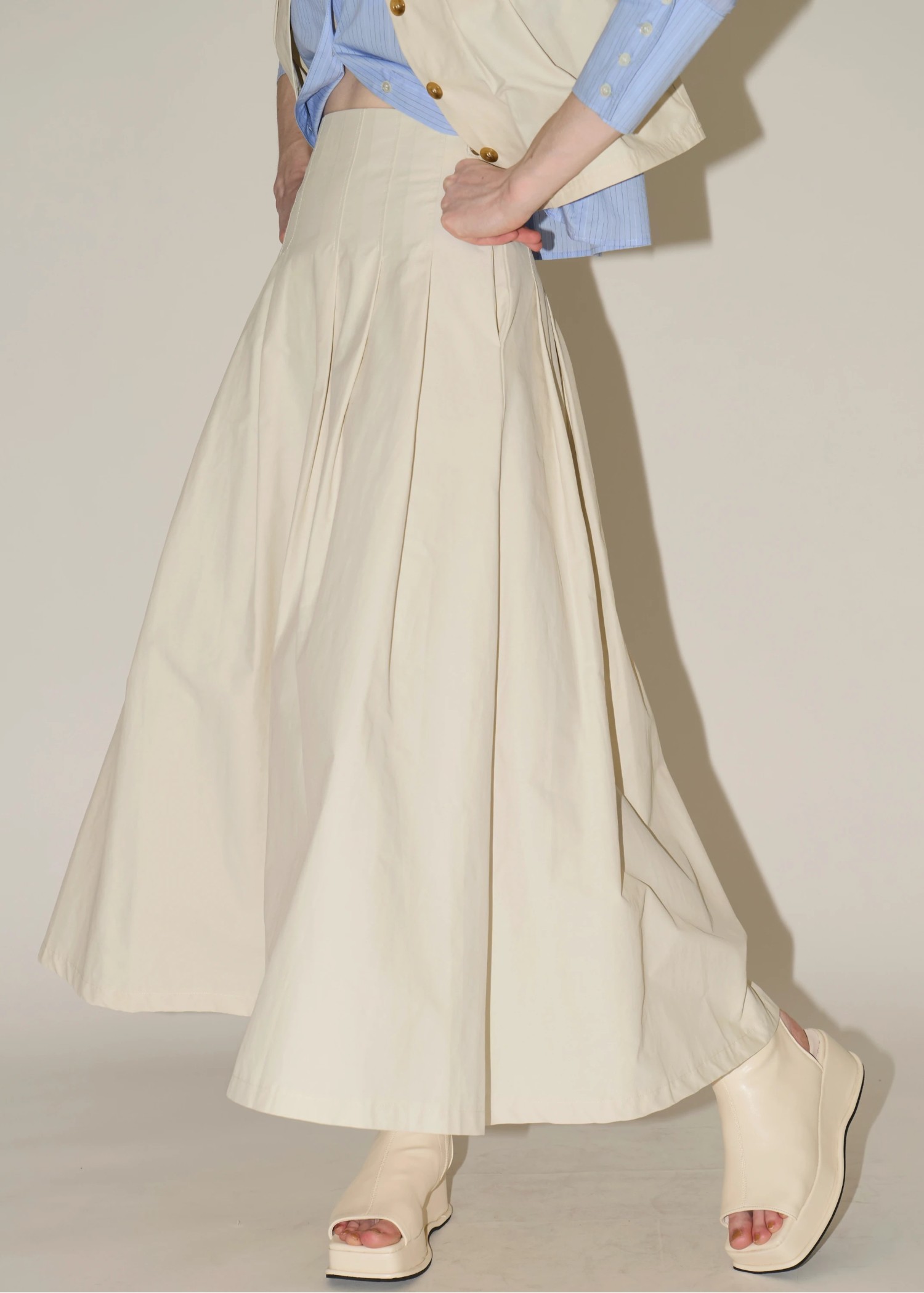 side button radially pleats SK