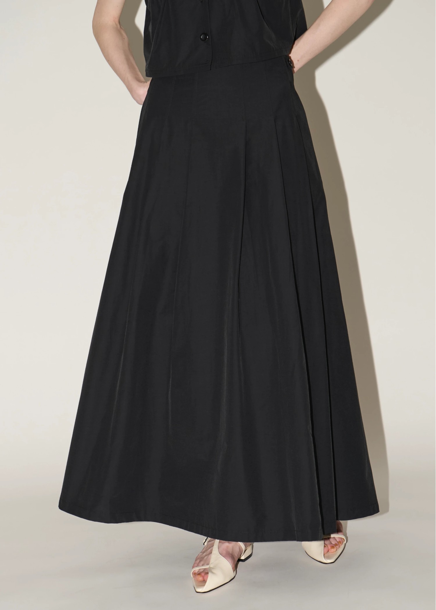 side button radially pleats SK