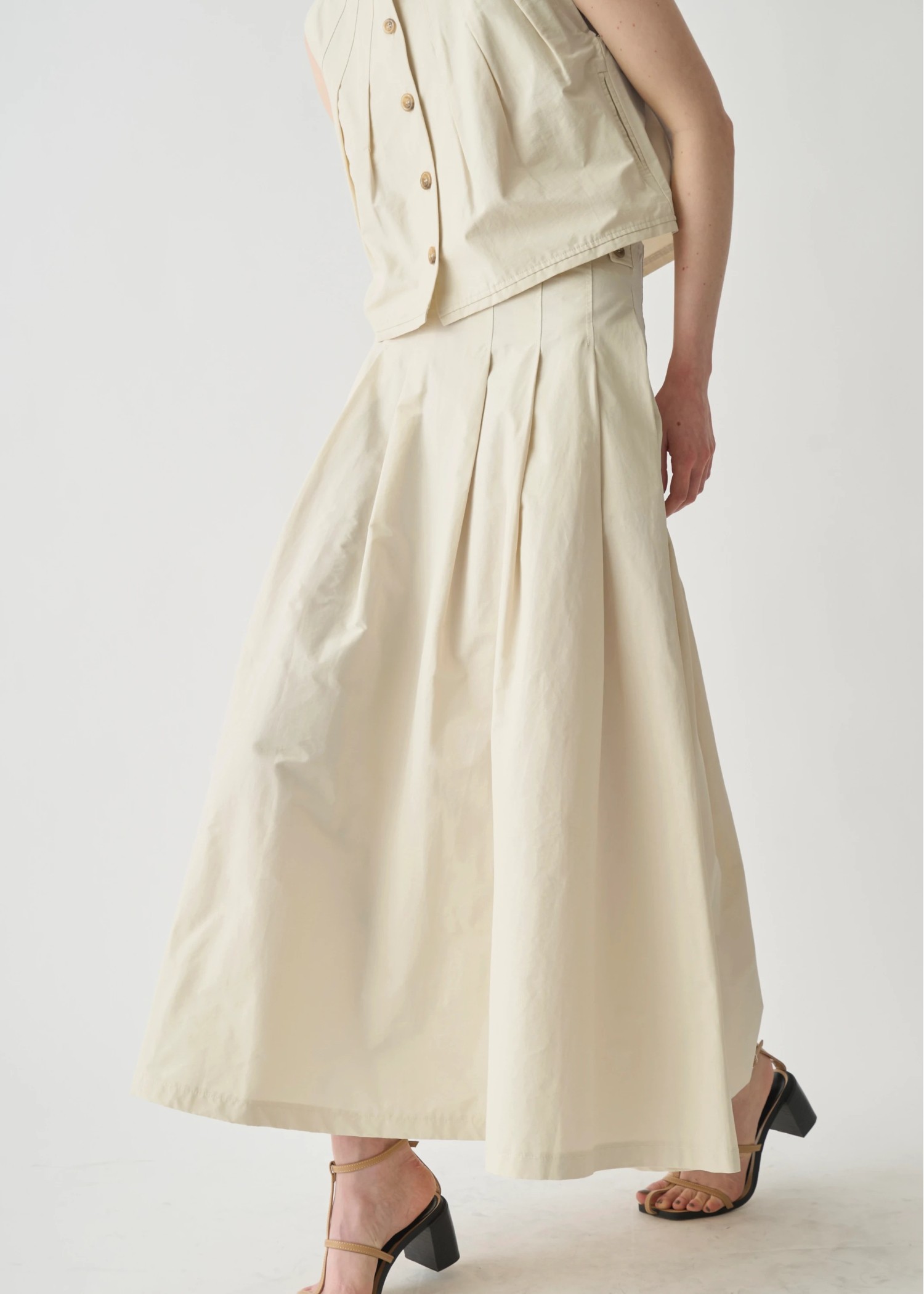 side button radially pleats SK