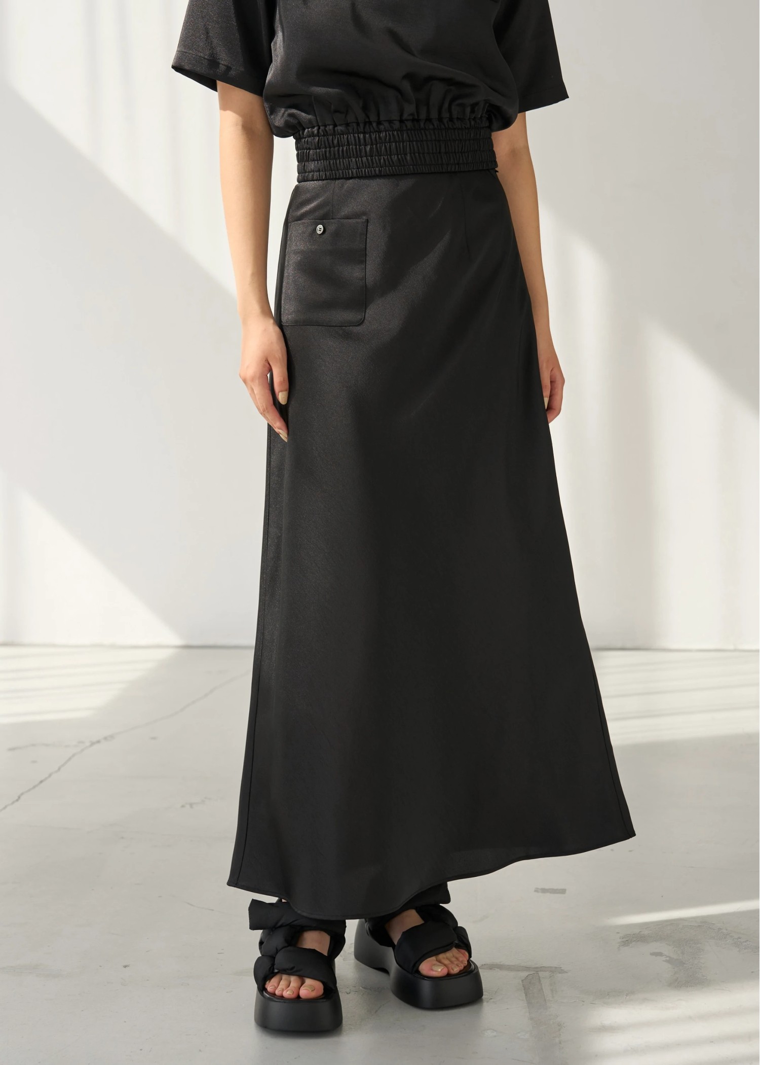 mat satin patch pocket mermaid SK