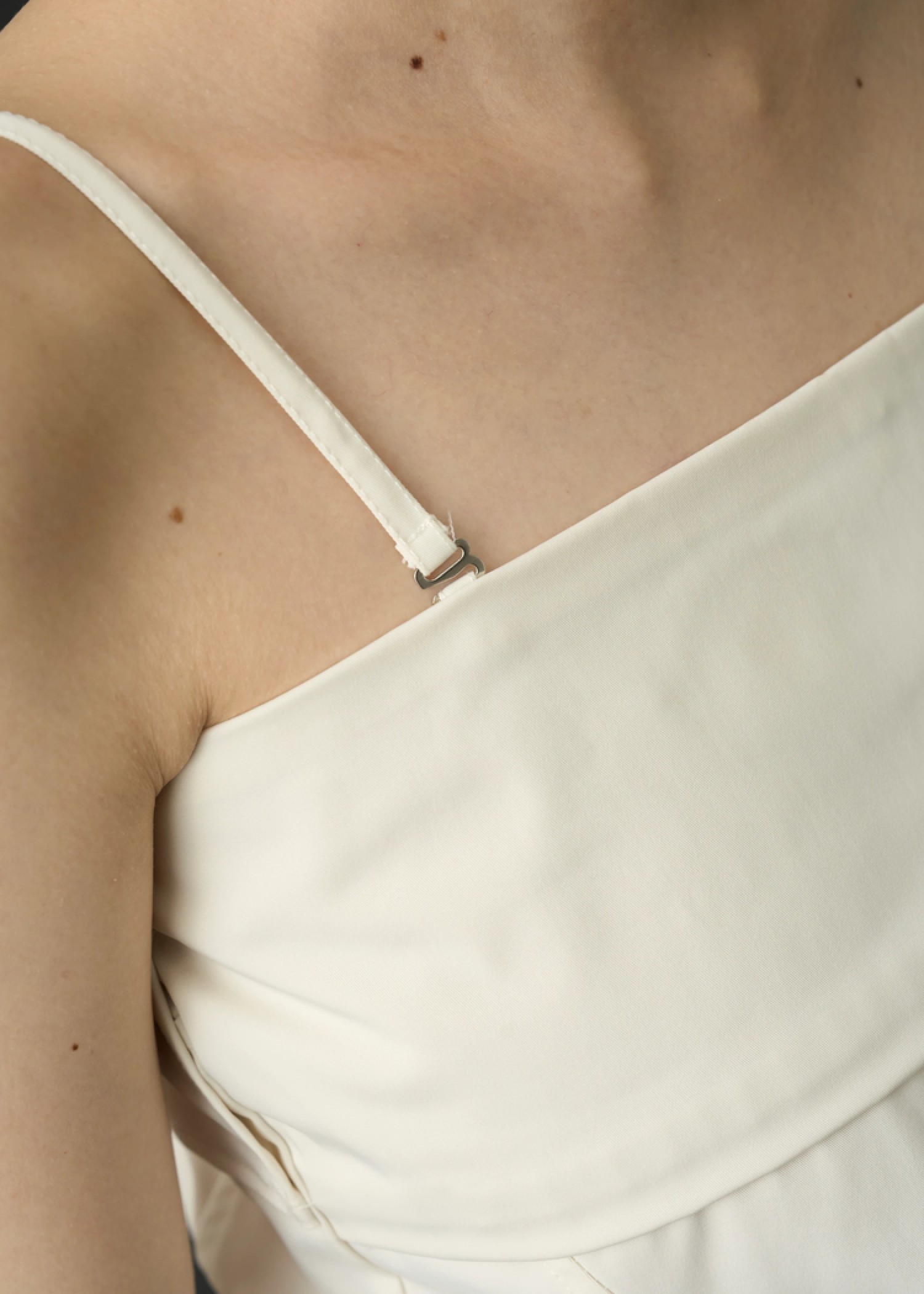 flutter bare tops & tuck pants SET UP