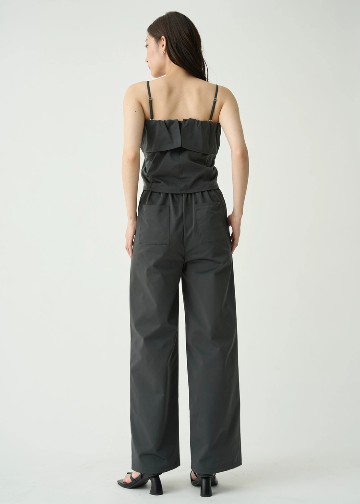 flutter bare tops & tuck pants SET UP