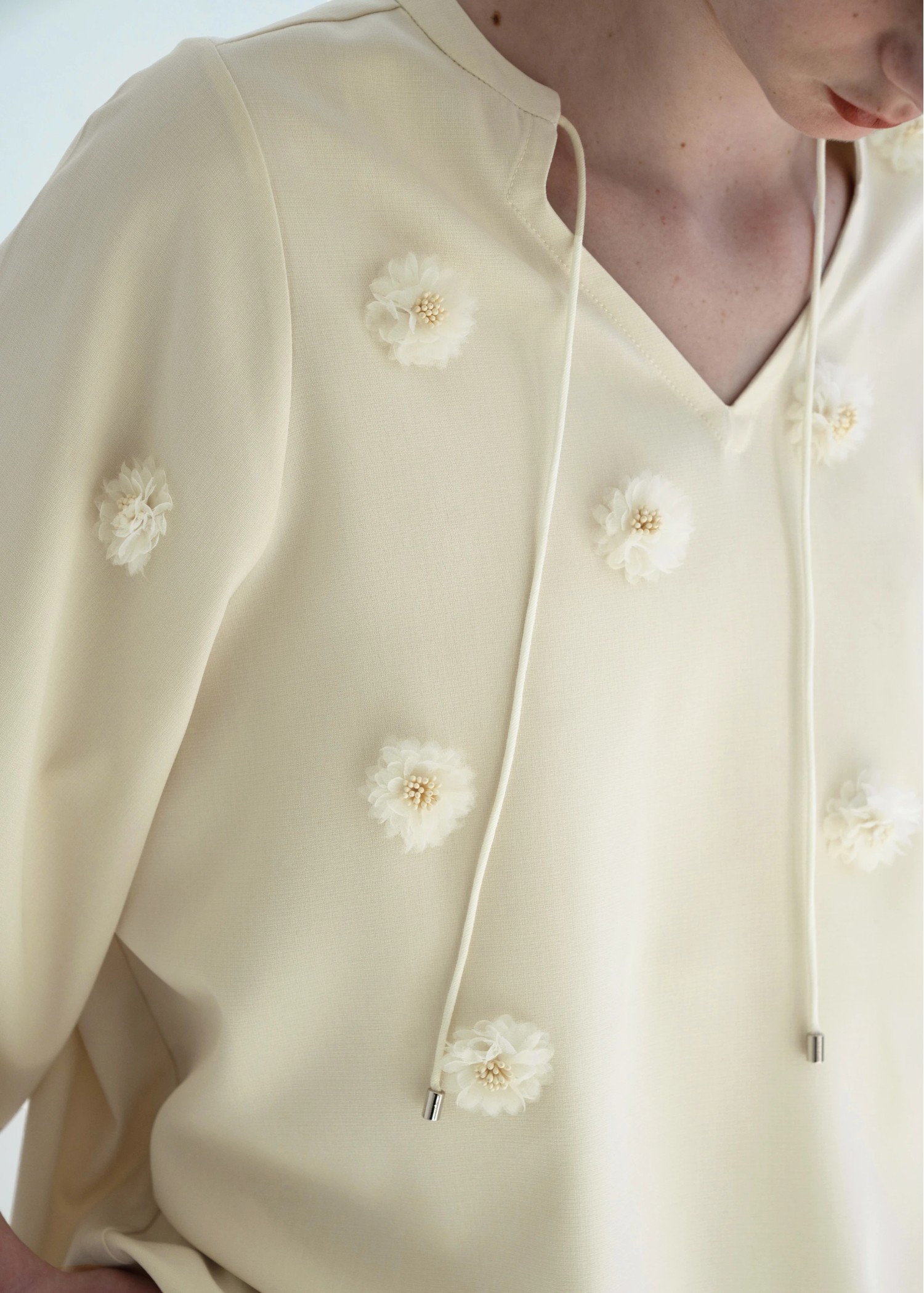 volume sleeve flower motif tunic BL