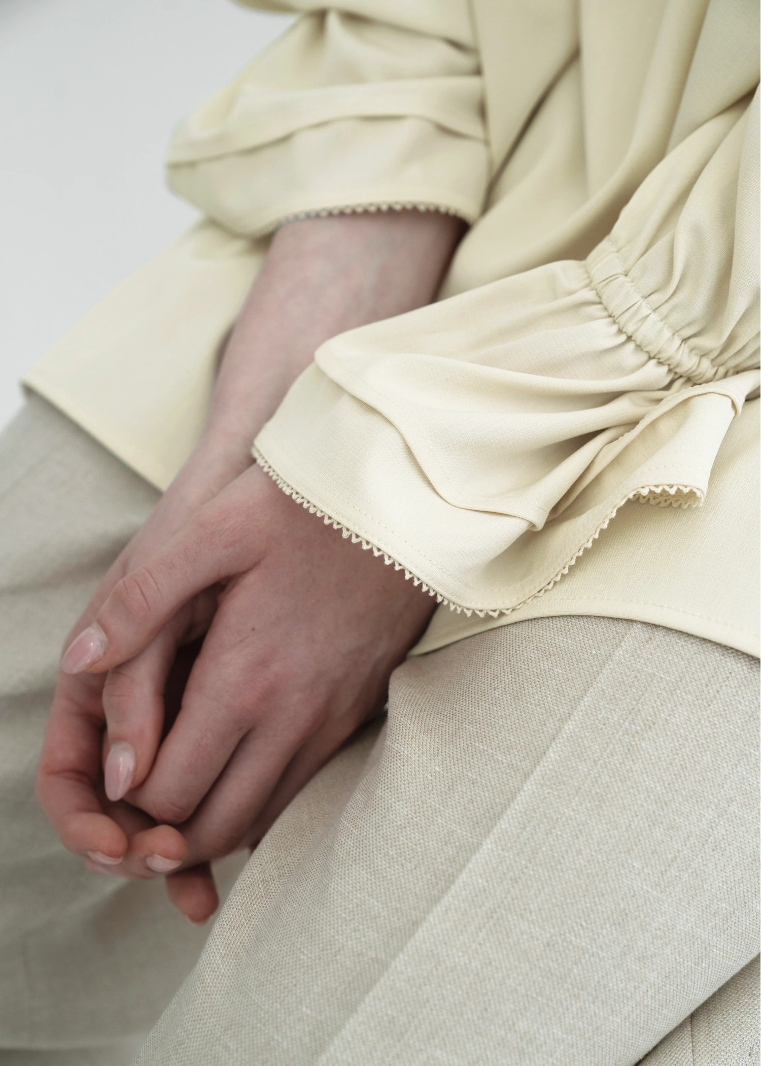 volume sleeve flower motif tunic BL