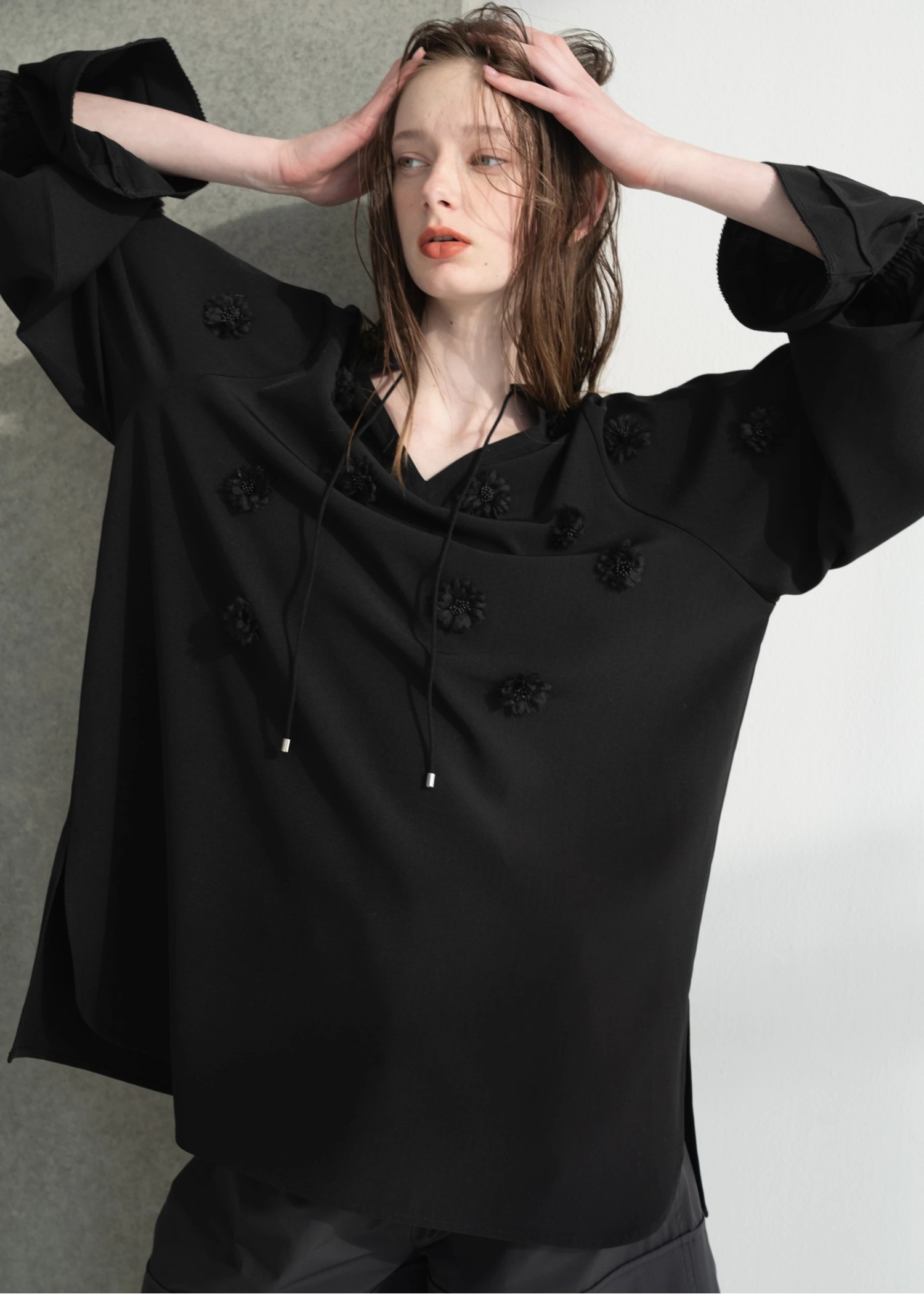 volume sleeve flower motif tunic BL