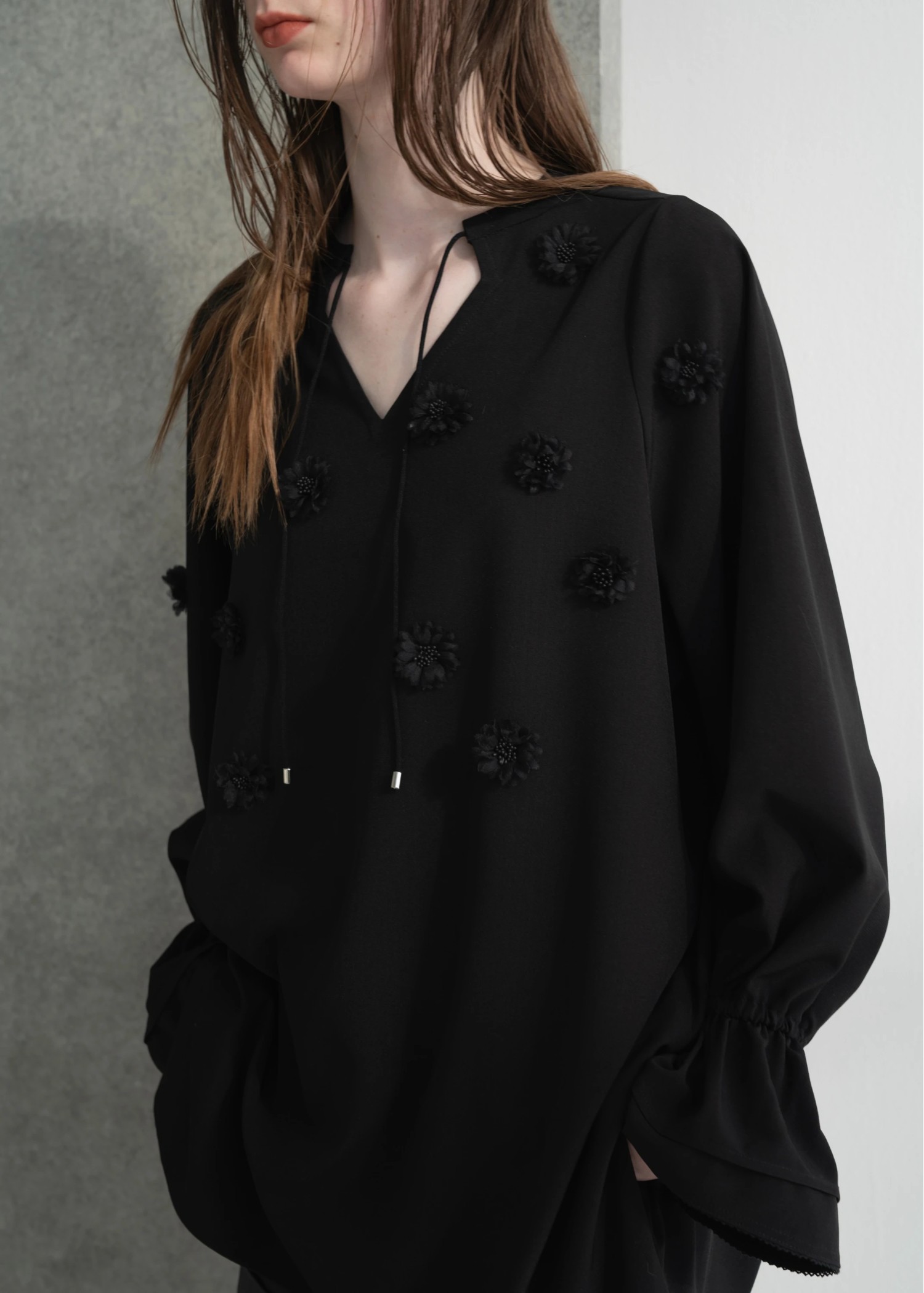 volume sleeve flower motif tunic BL