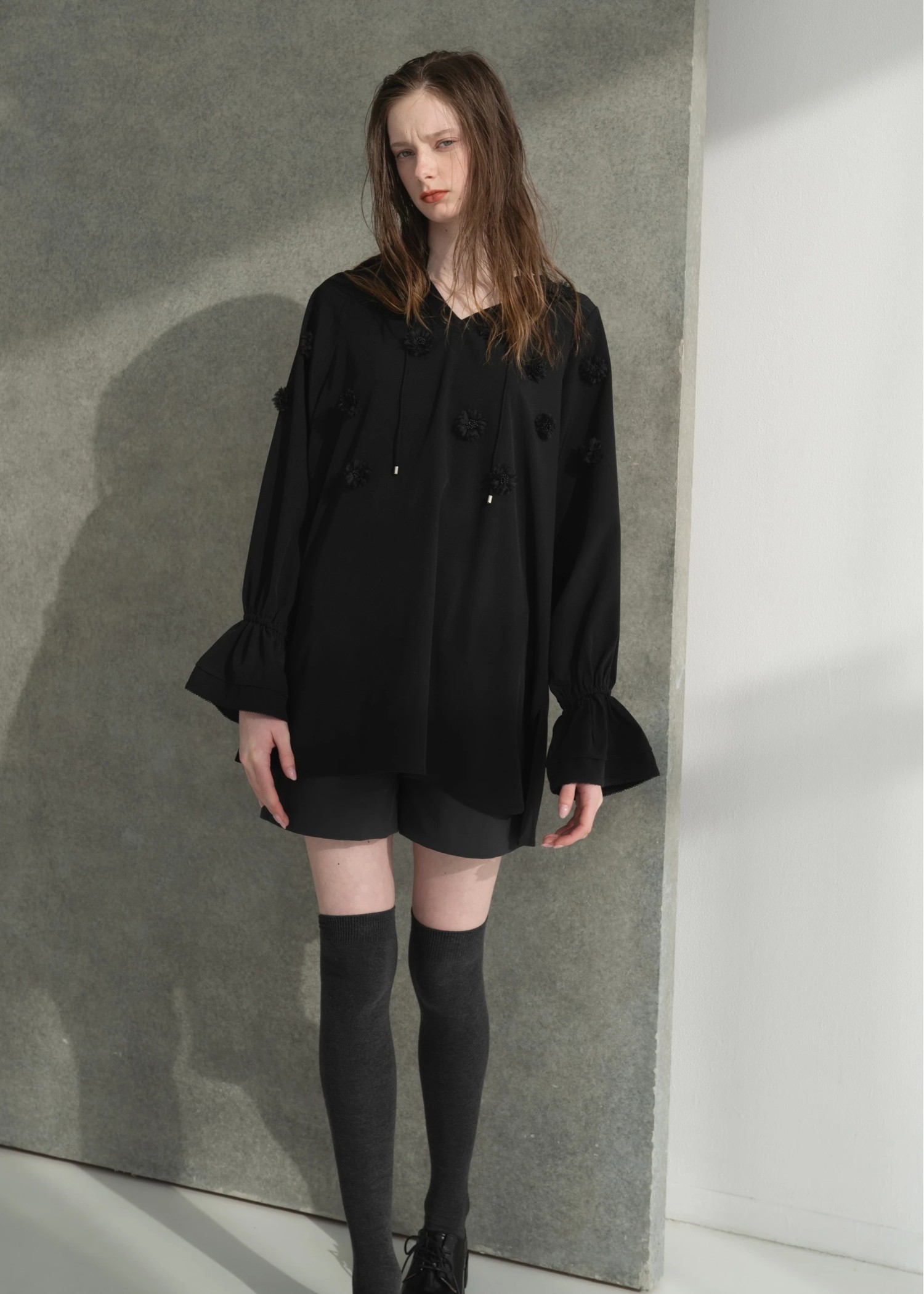 volume sleeve flower motif tunic BL