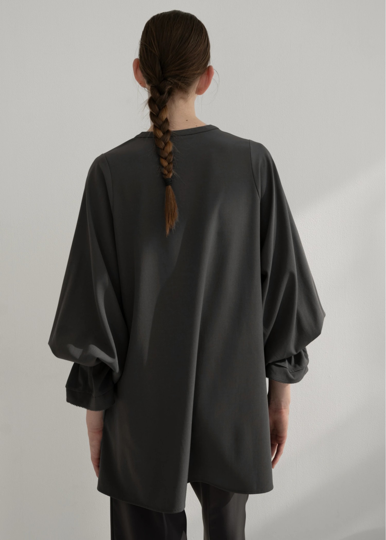 volume sleeve flower motif tunic BL