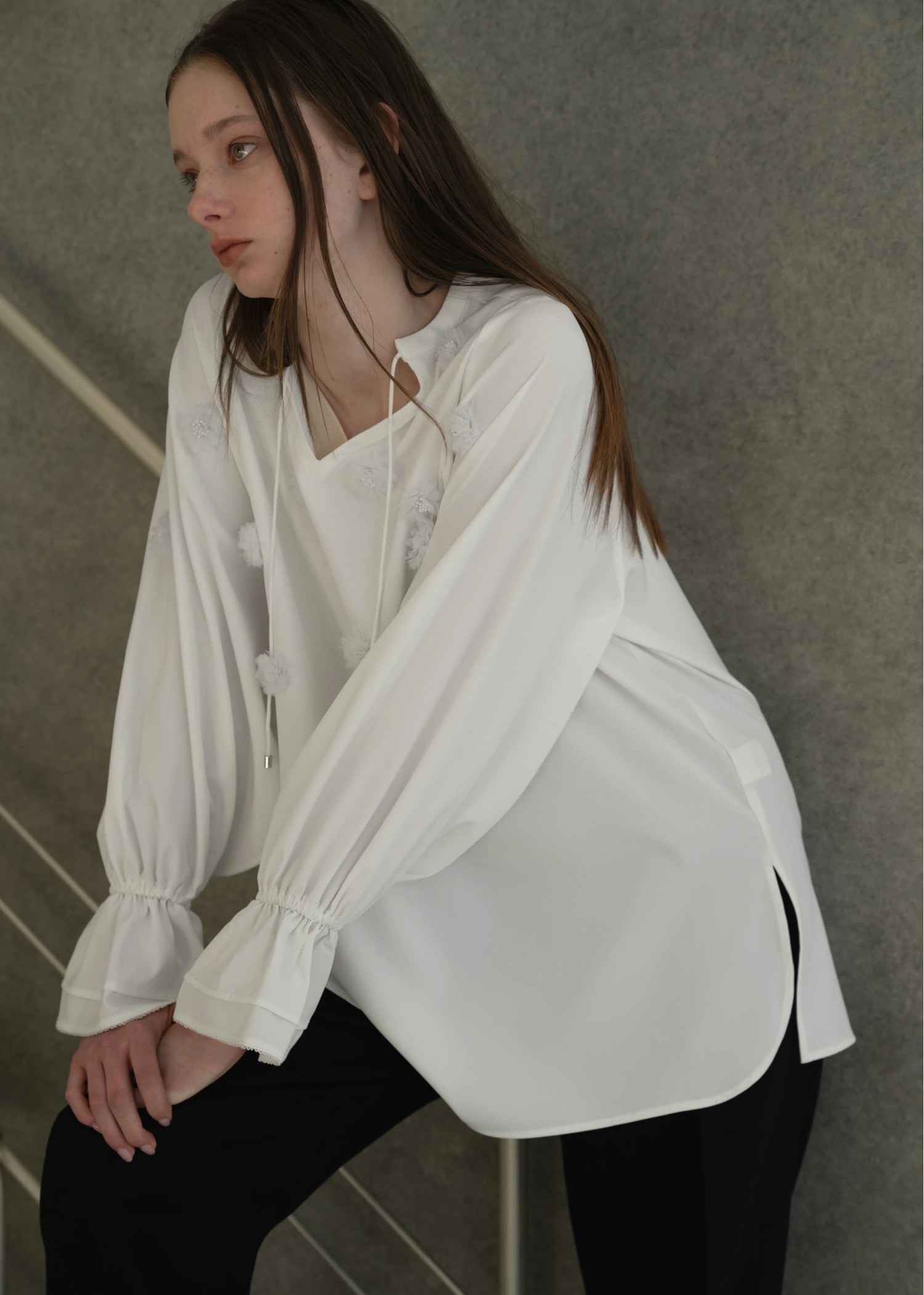 volume sleeve flower motif tunic BL