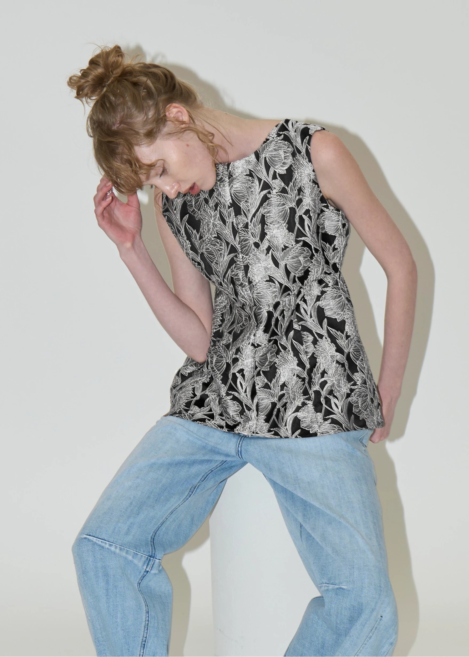monotone jacquard no sleeve peplum TOPS