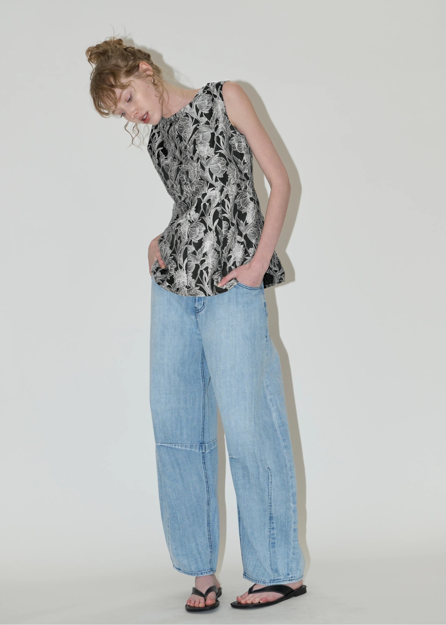 monotone jacquard no sleeve peplum TOPS